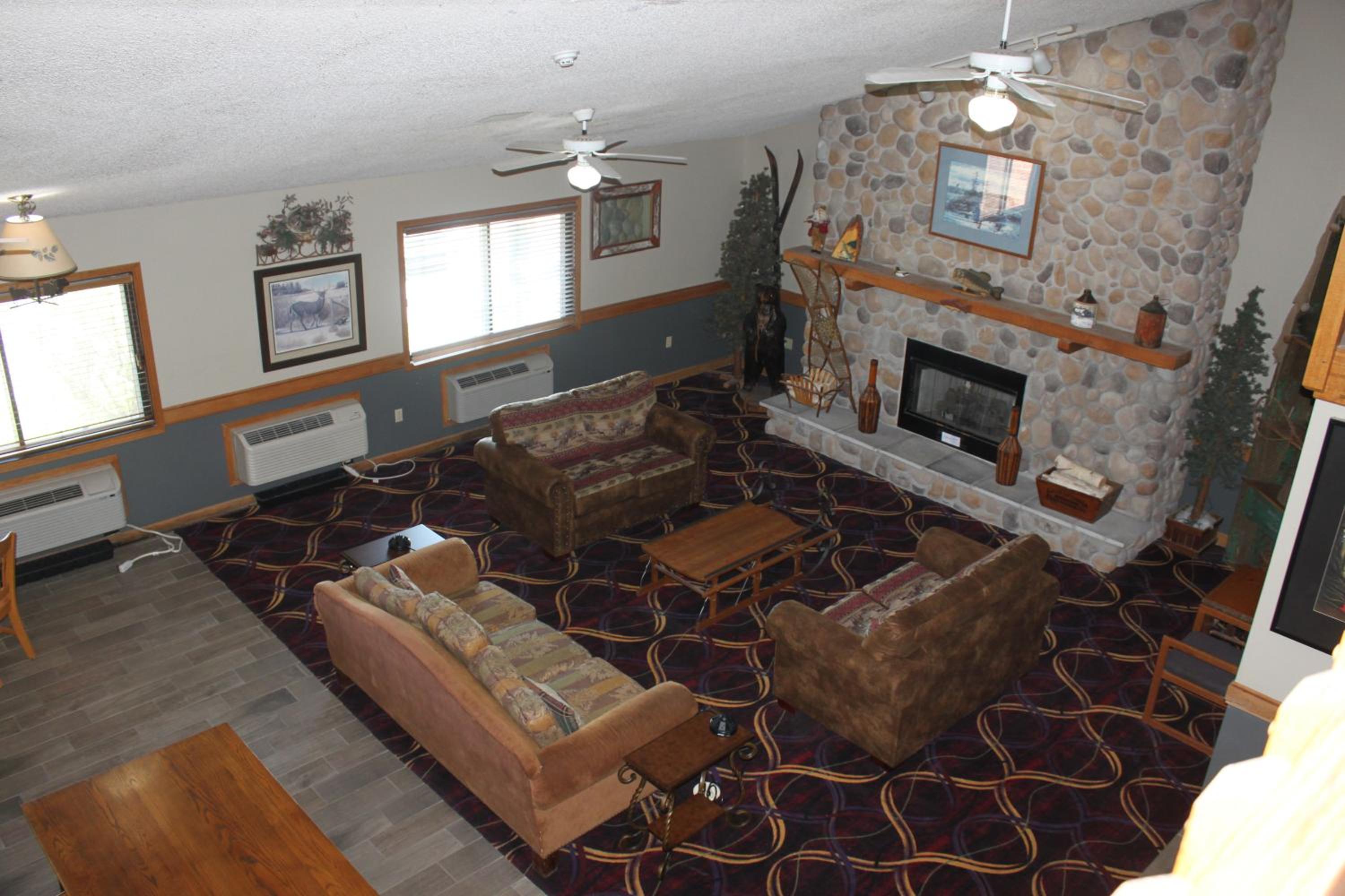 AmericInn by Wyndham West Burlington view 3