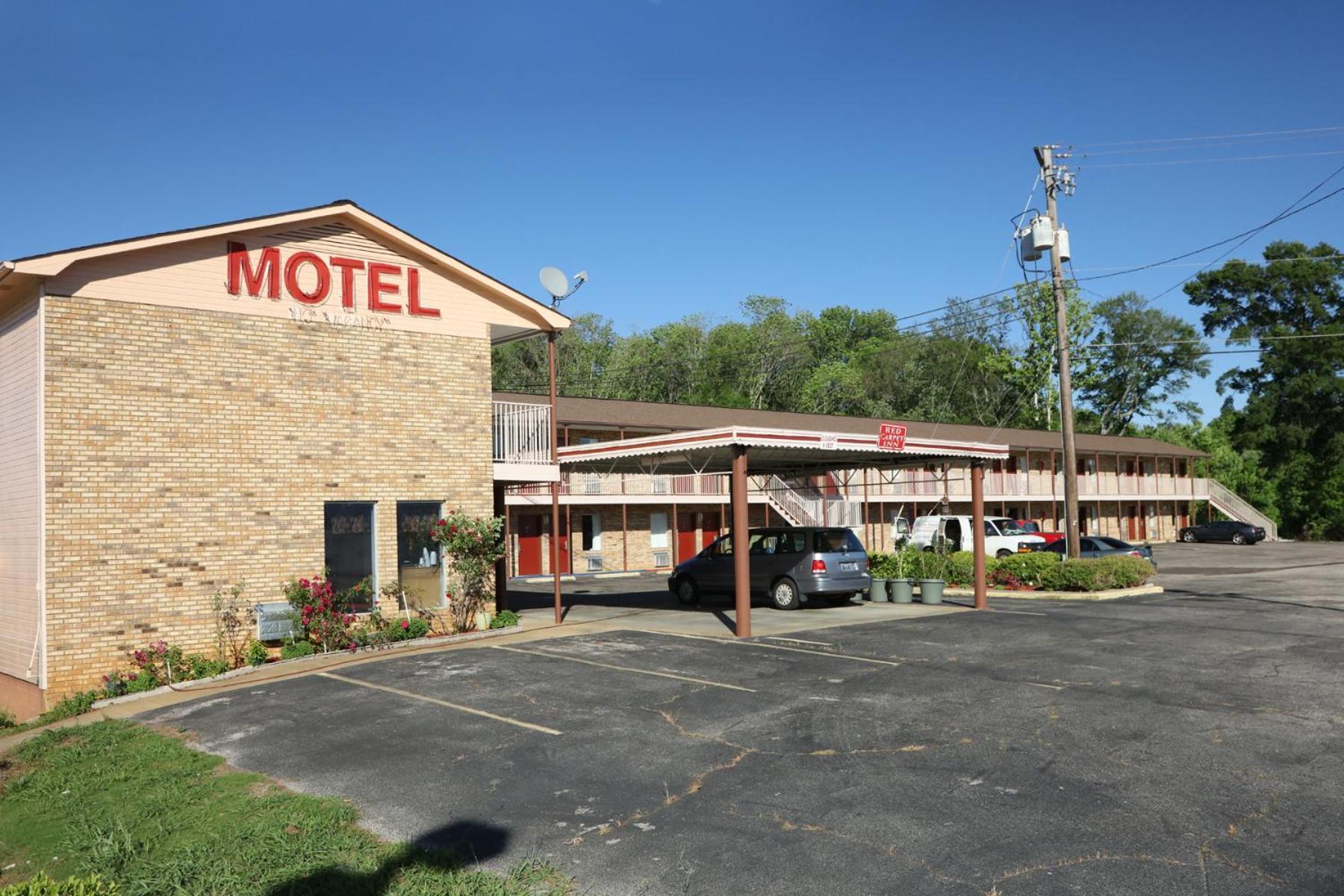 Oxford Vacations - Red Carpet Inn Oxford - Property Image 1