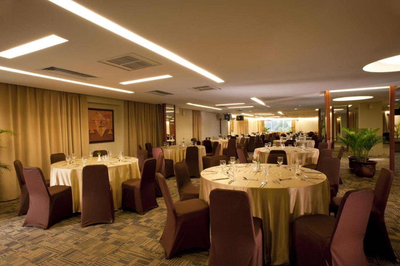 Grand Tropic Suites Hotel