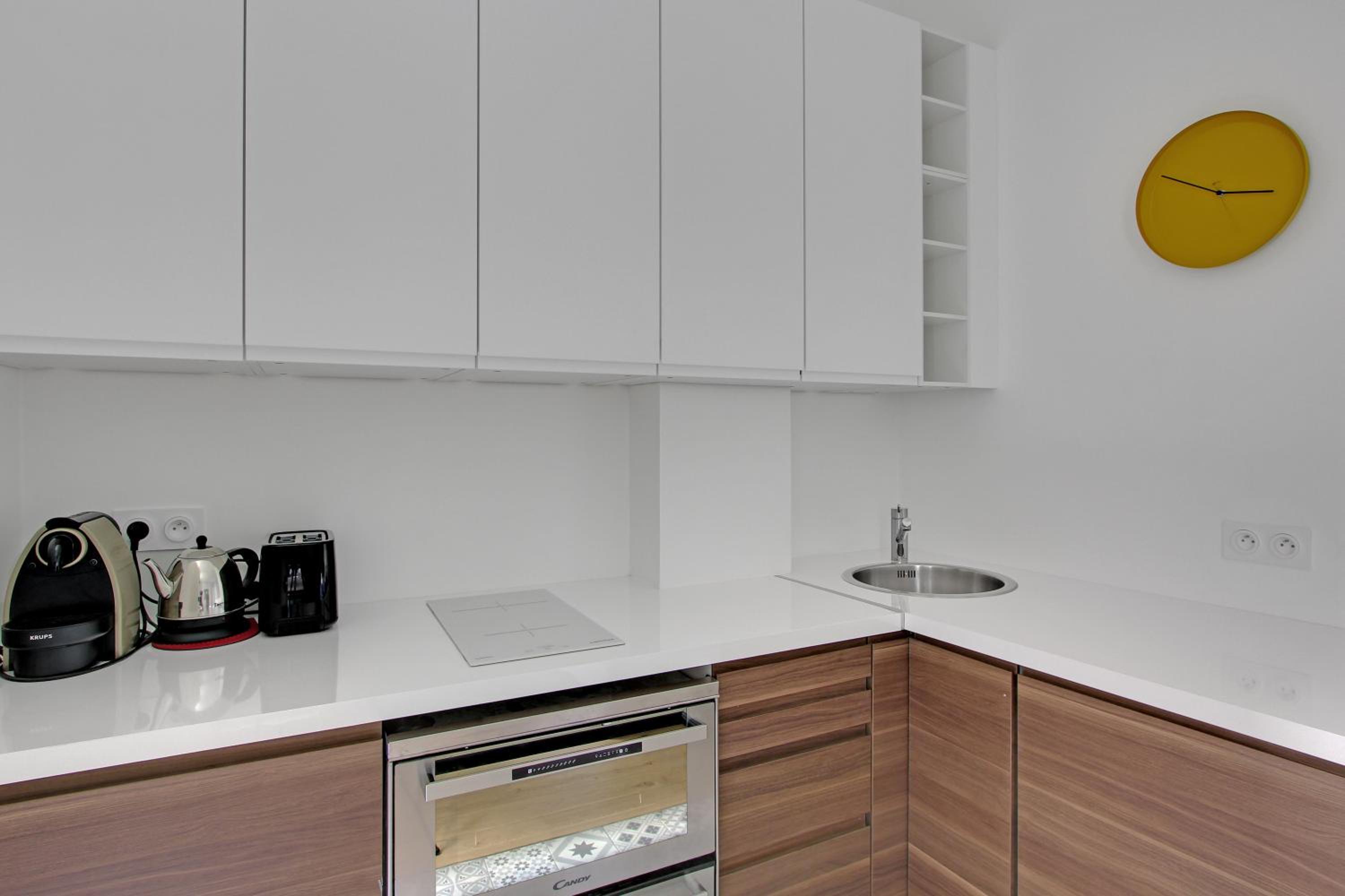 Pick a Flat's Apartment in Montmartre - Rue des Martyrs studio