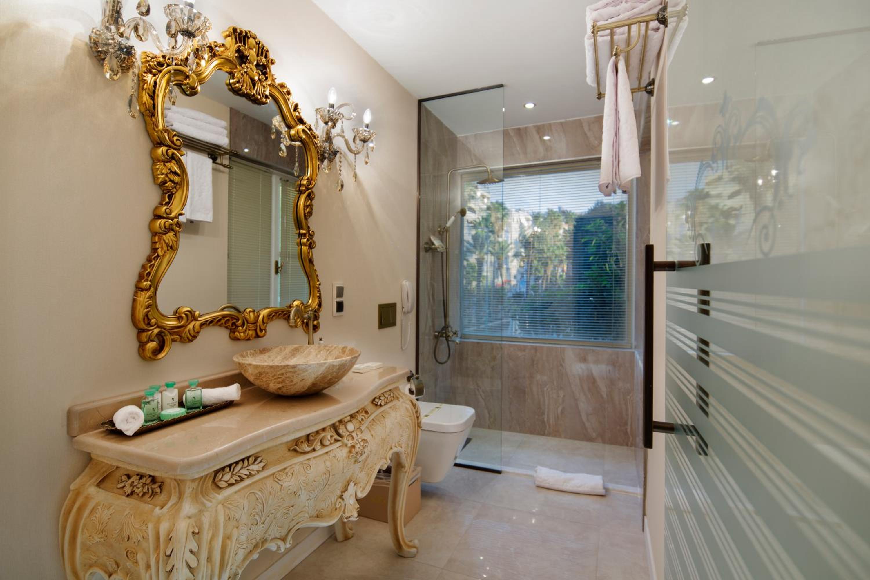 Elegance East Hotel - Image 14