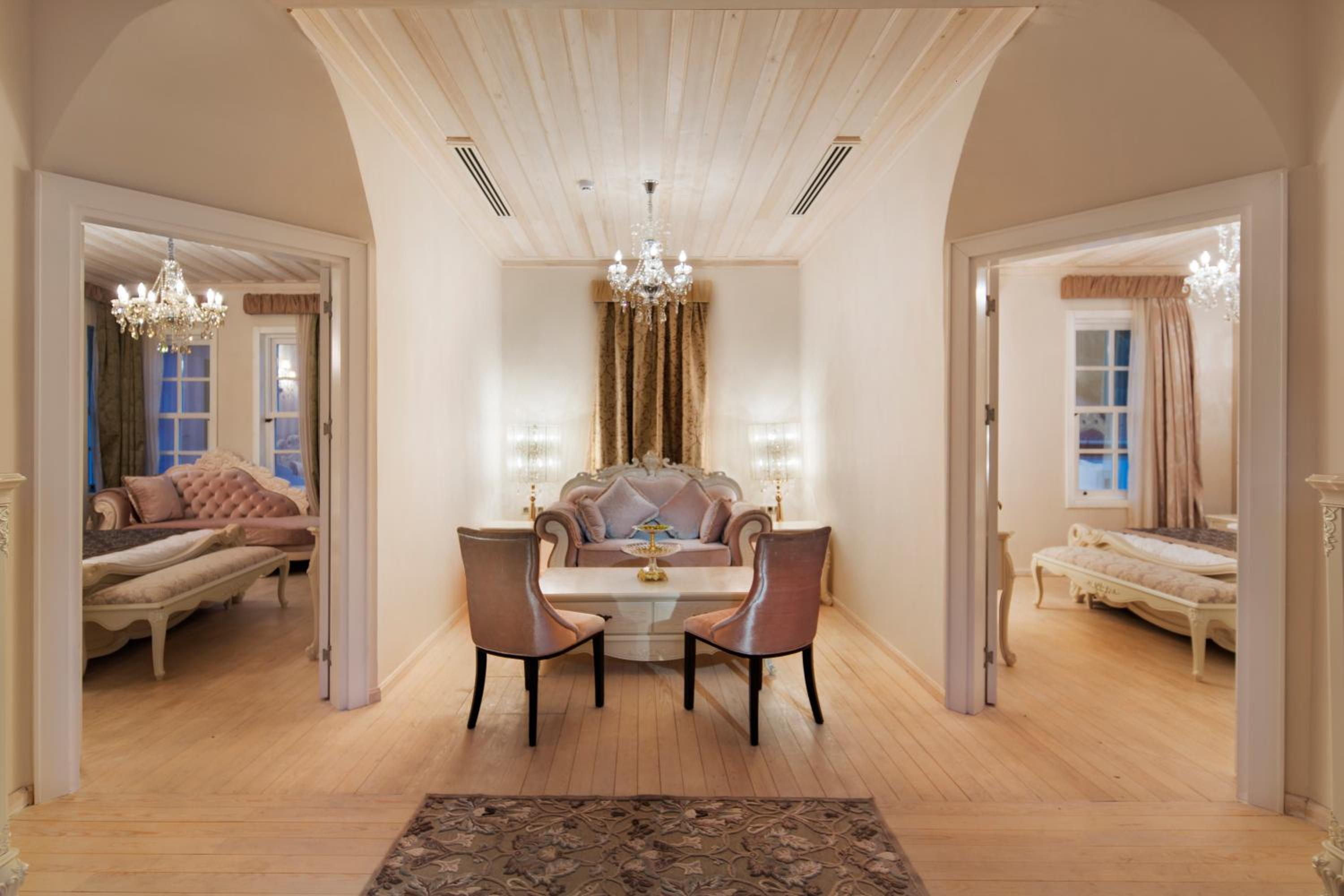 Elegance East Hotel - Image 11