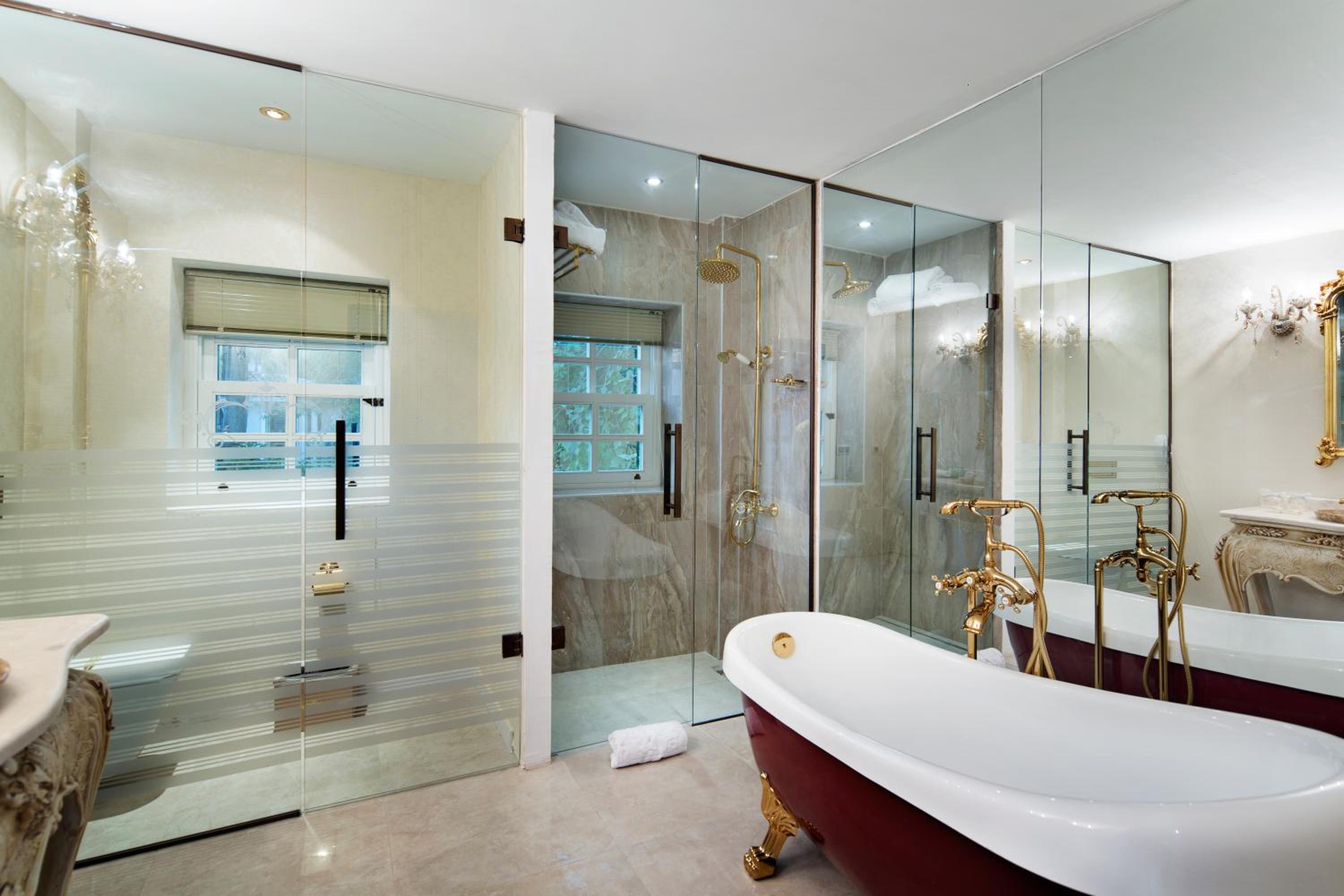 Elegance East Hotel - Image 10