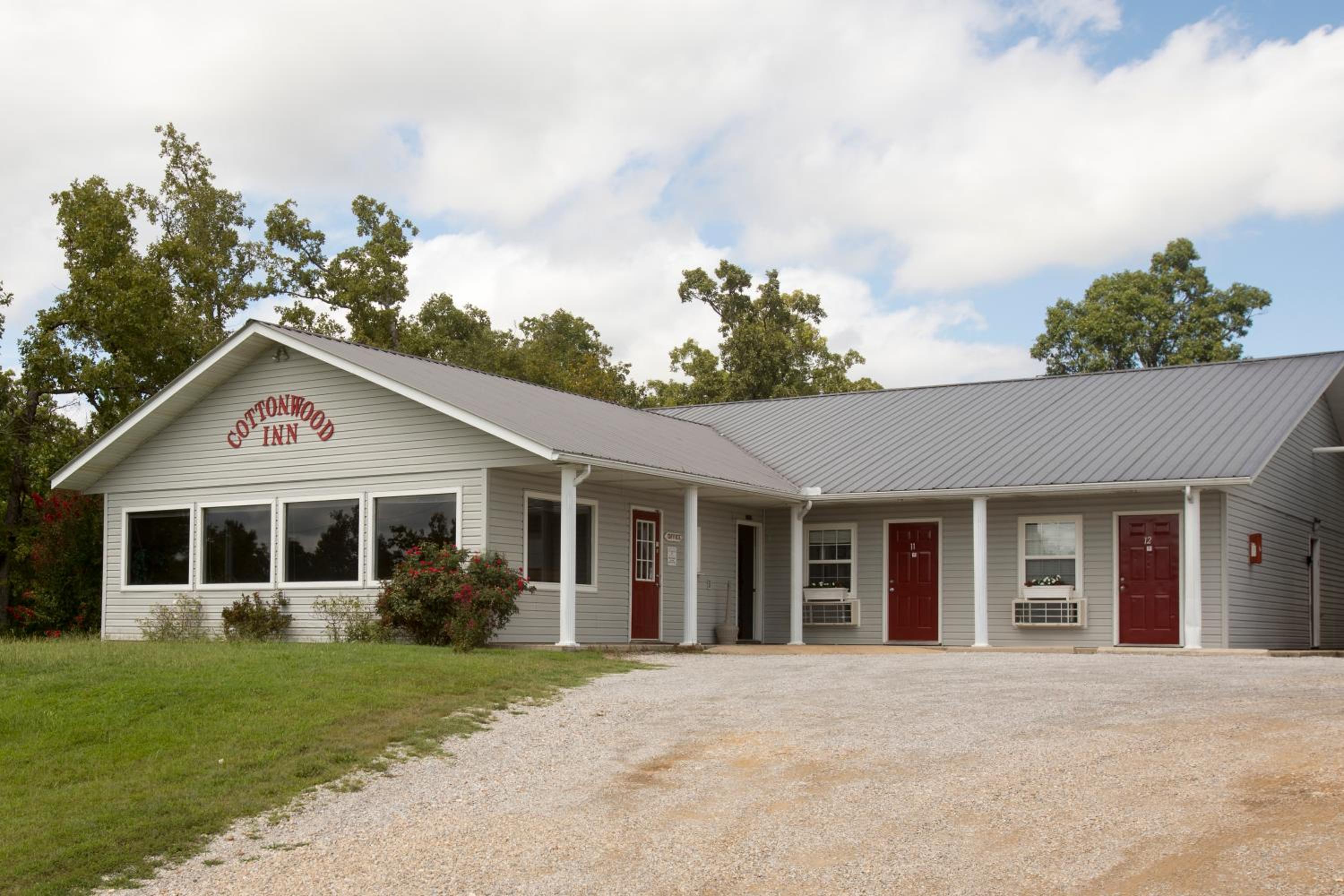 Hotel Cottonwood Inn