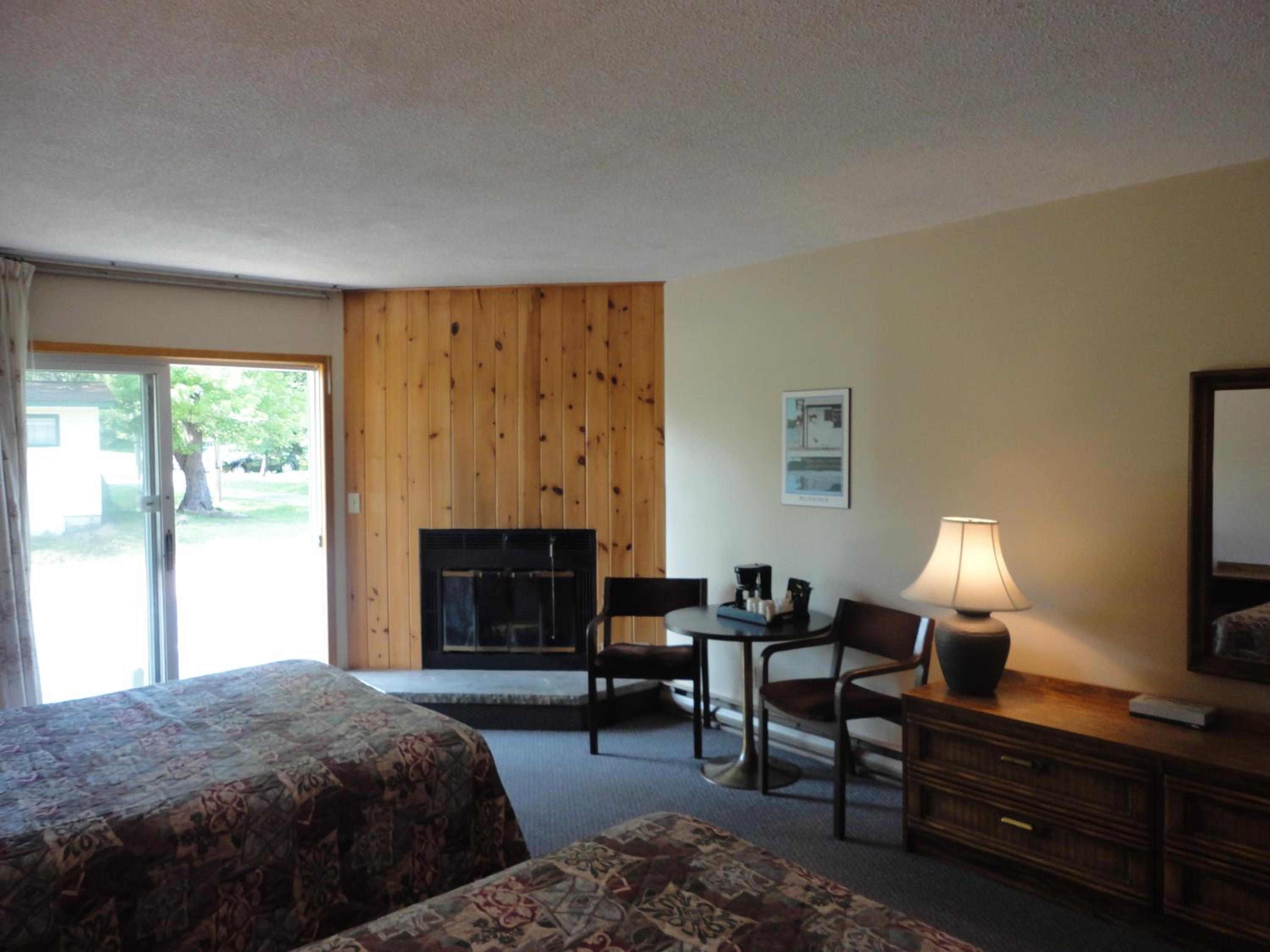 Colonial Bay Motel and Cottages