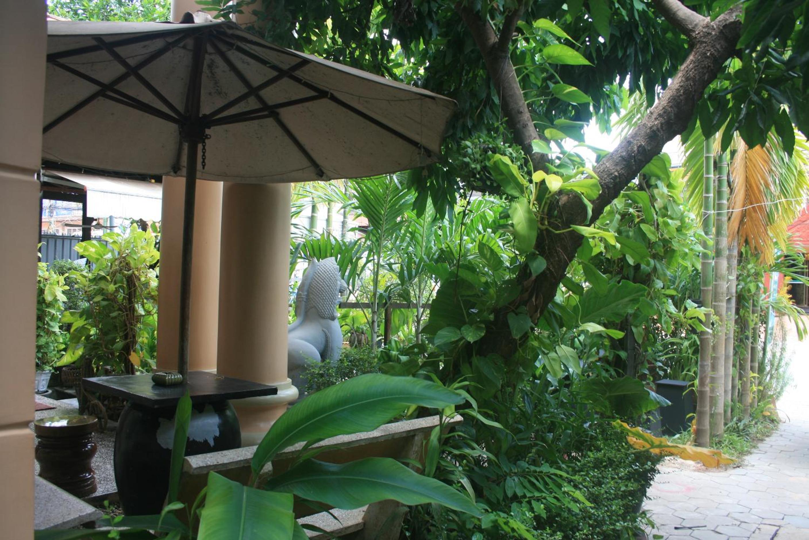 Mom's Guesthouse