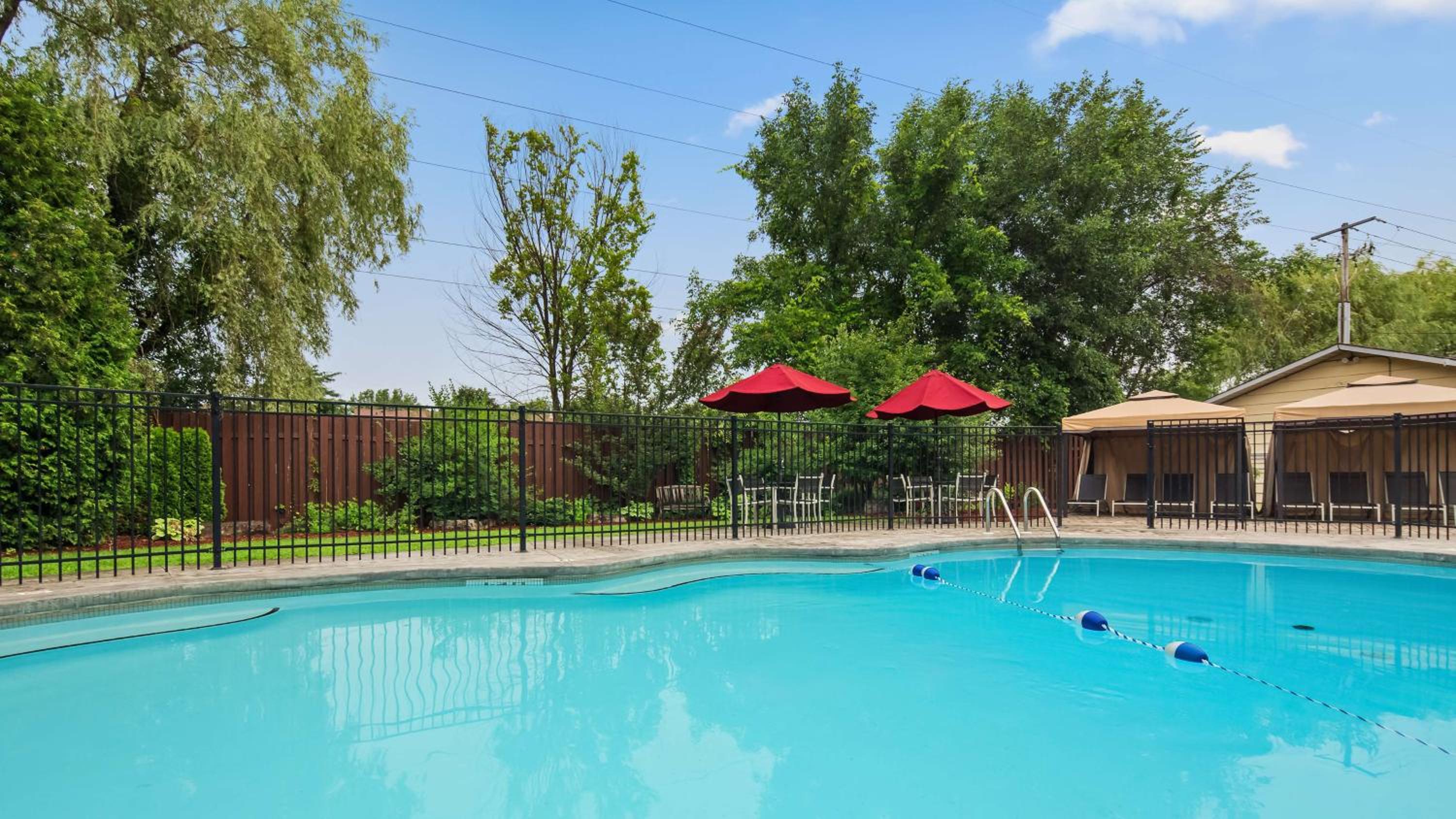 Cornwall Vacations - Best Western Parkway Inn  Conference Centre - Property Image 3