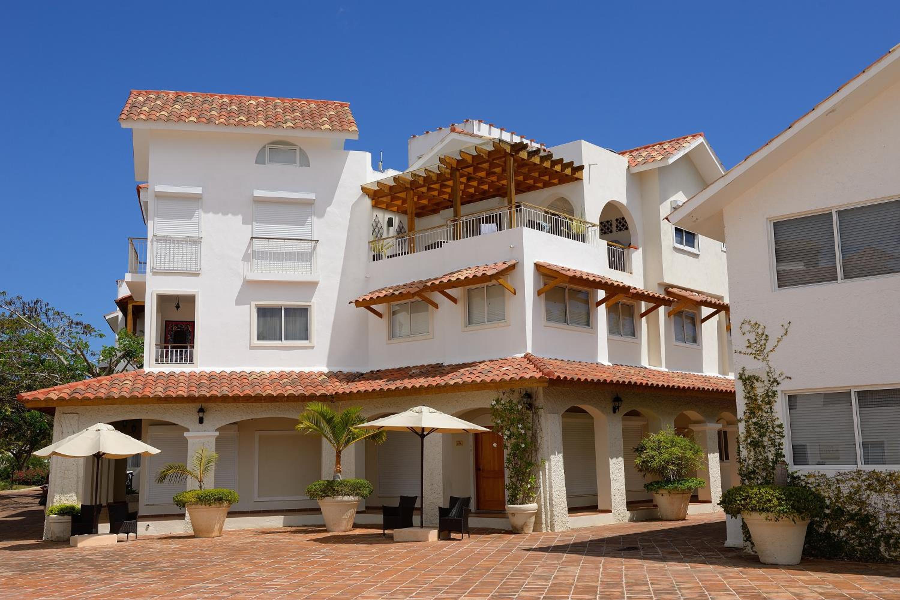 Beach Front Living by Colonial 154 view 5