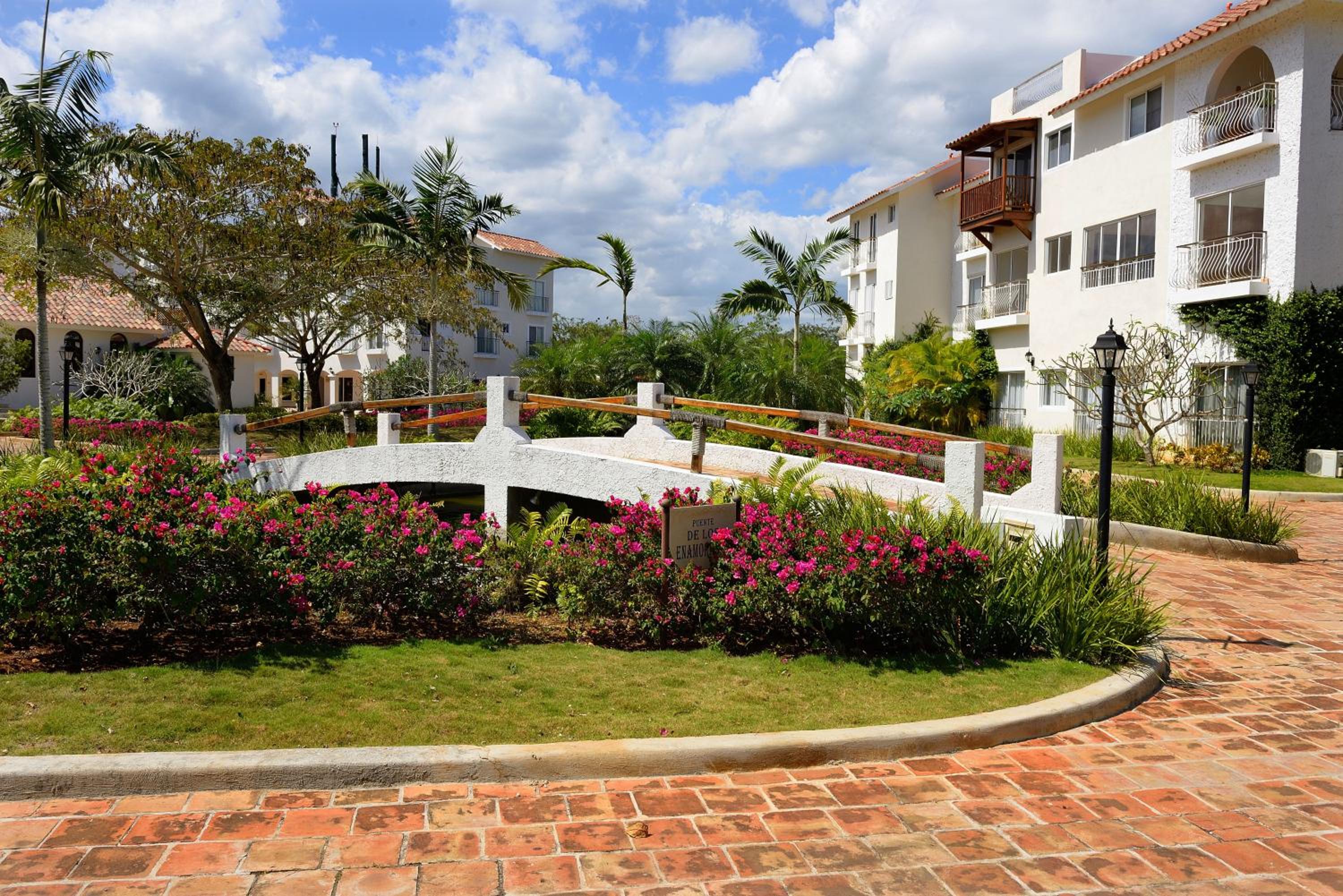Beach Front Living by Colonial 154 view 3