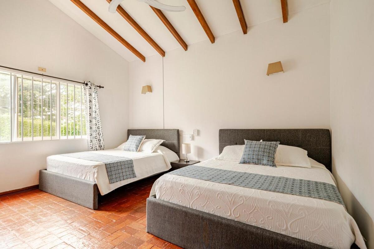 Casa en Cerritos con Piscina y 4 habitaciones
