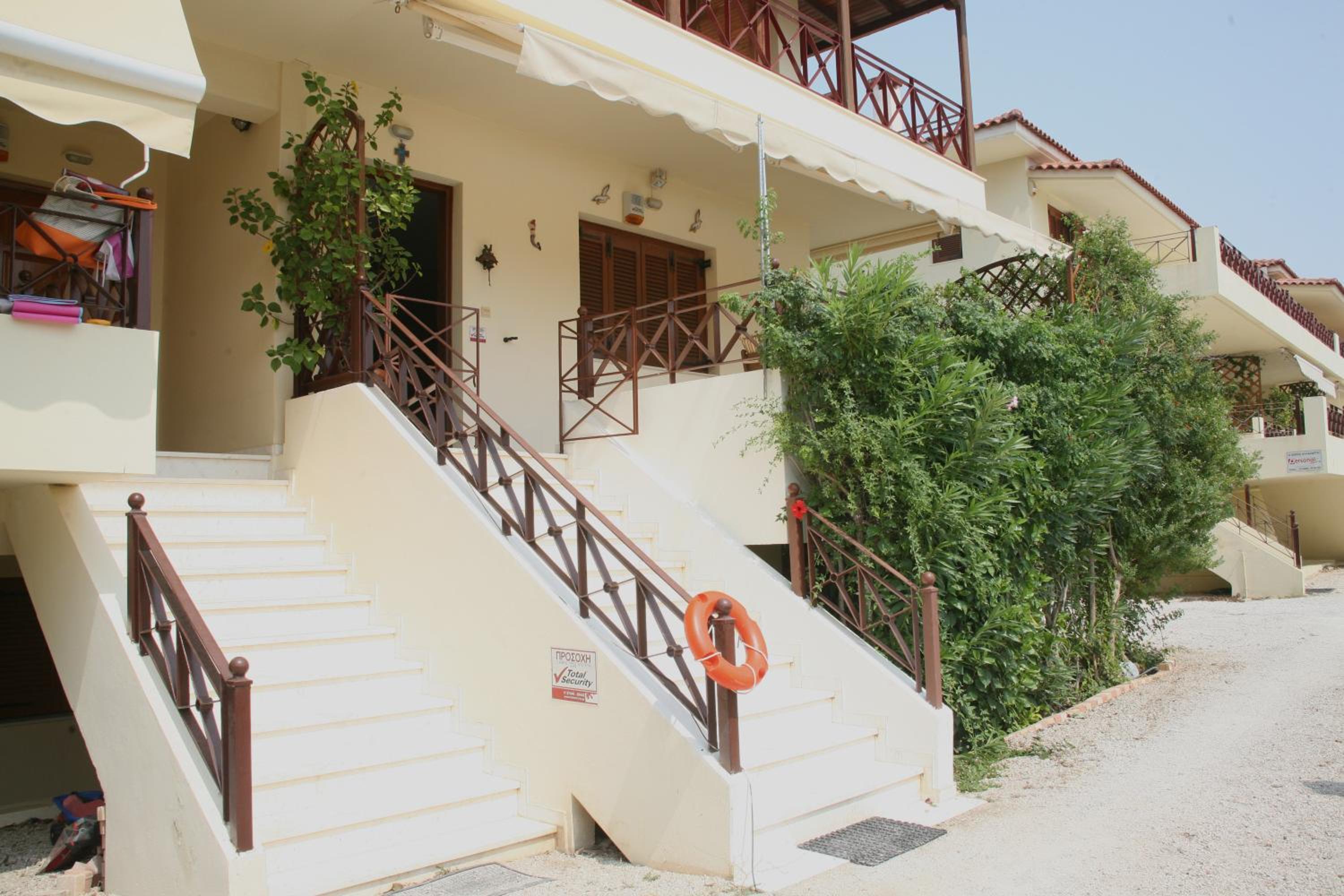 Two-floor house next to sea view 3