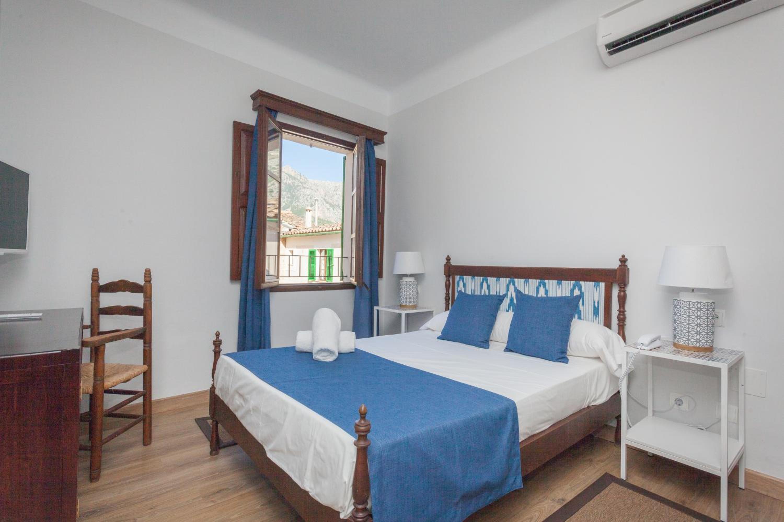 Hotel El Guía en Sóller — hotel room