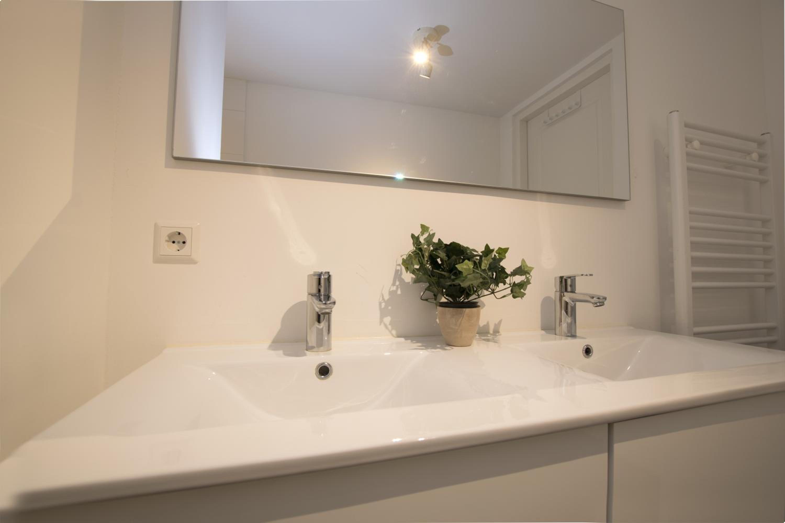 White Moon Apartment
