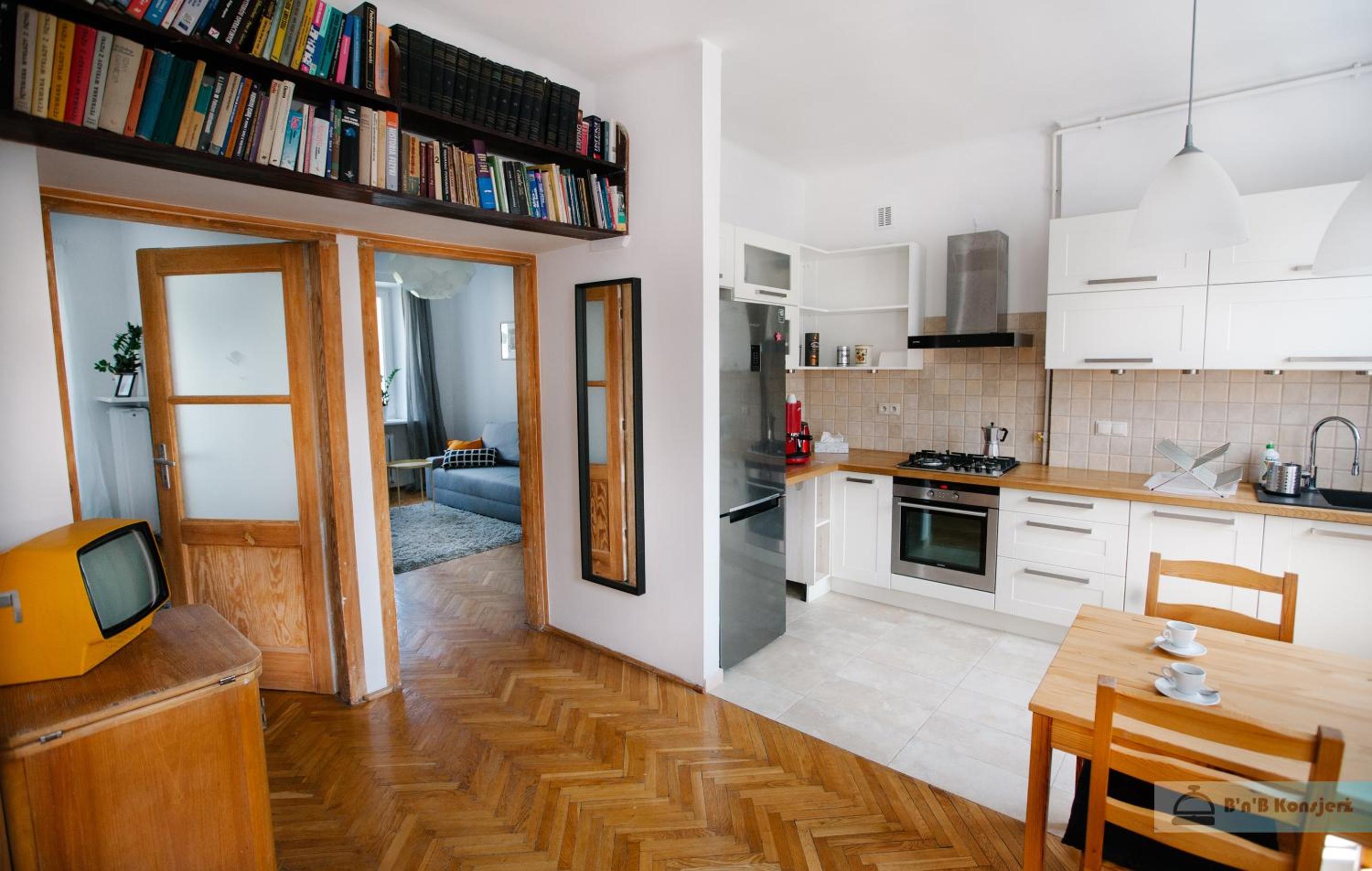 Warsaw Concierge Bracka Retro flat view 4