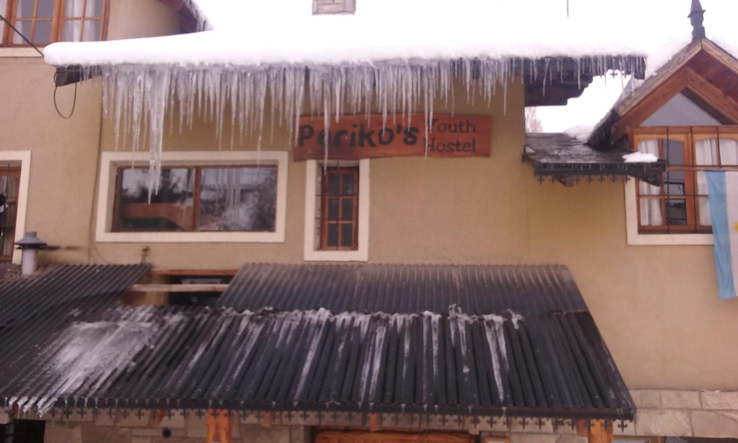 Periko´s Youth Hostel