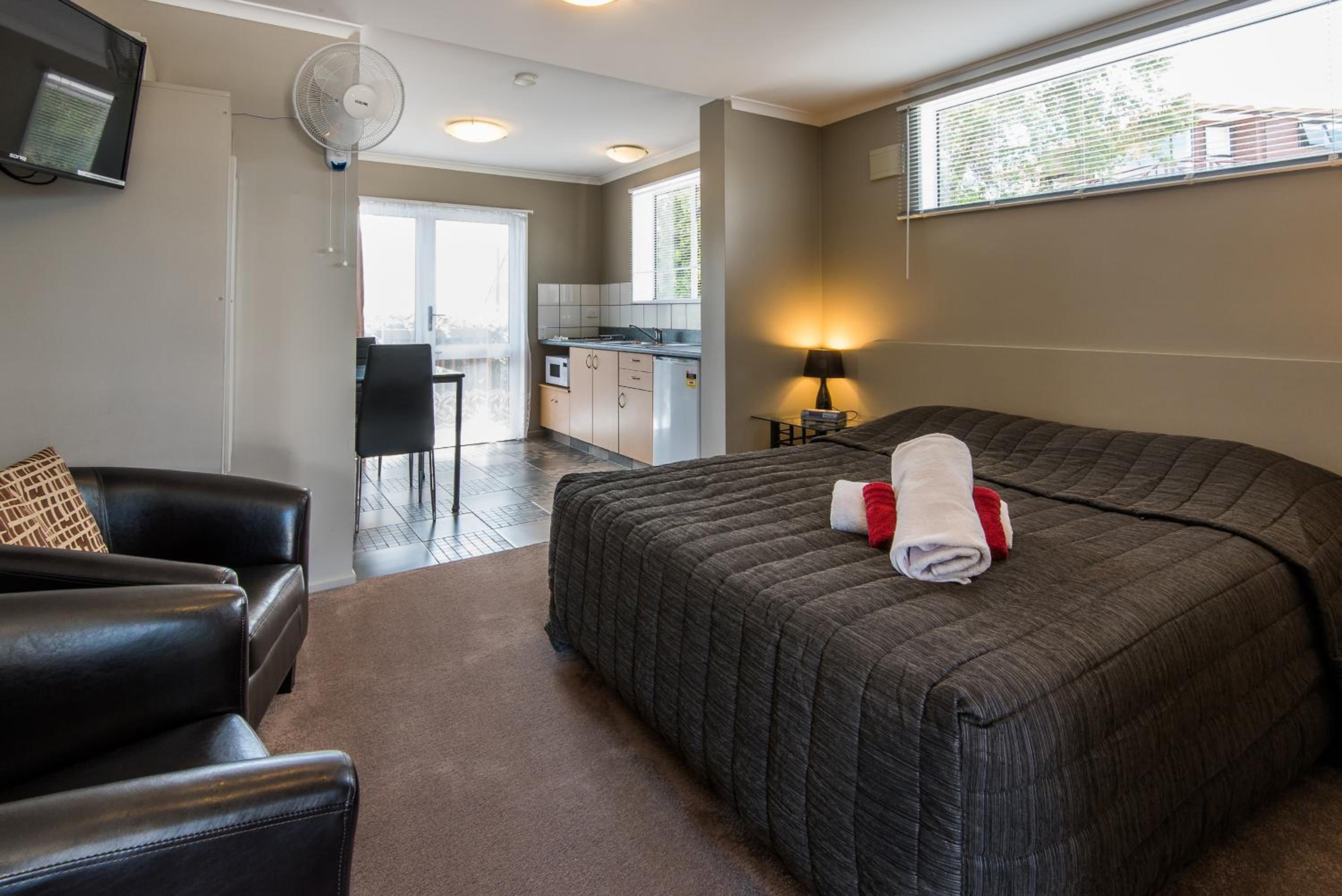 Manuka Crescent Motel