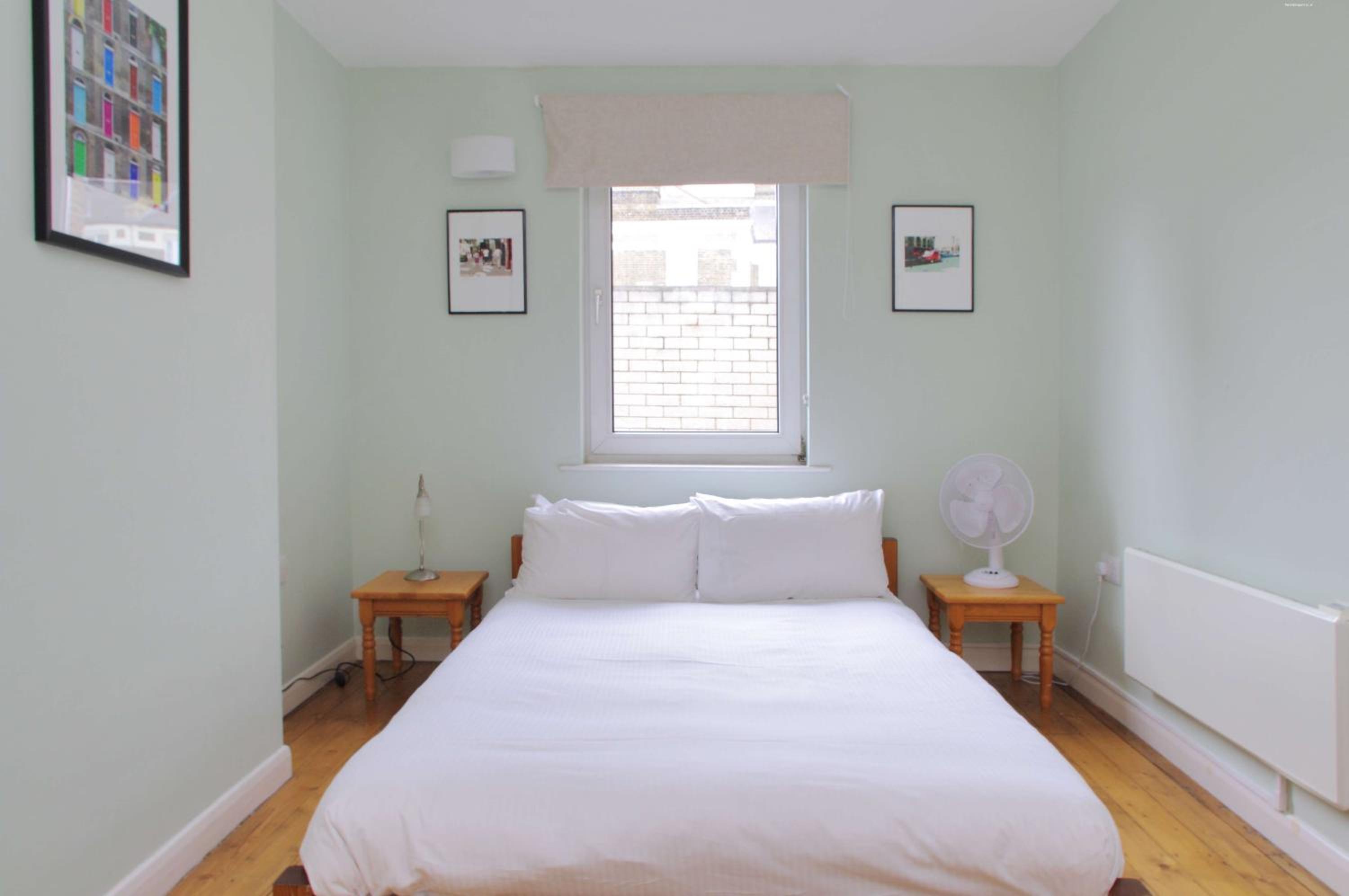 Spacious 275 sqm Apartment with King Beds, 4 min to Waterloo