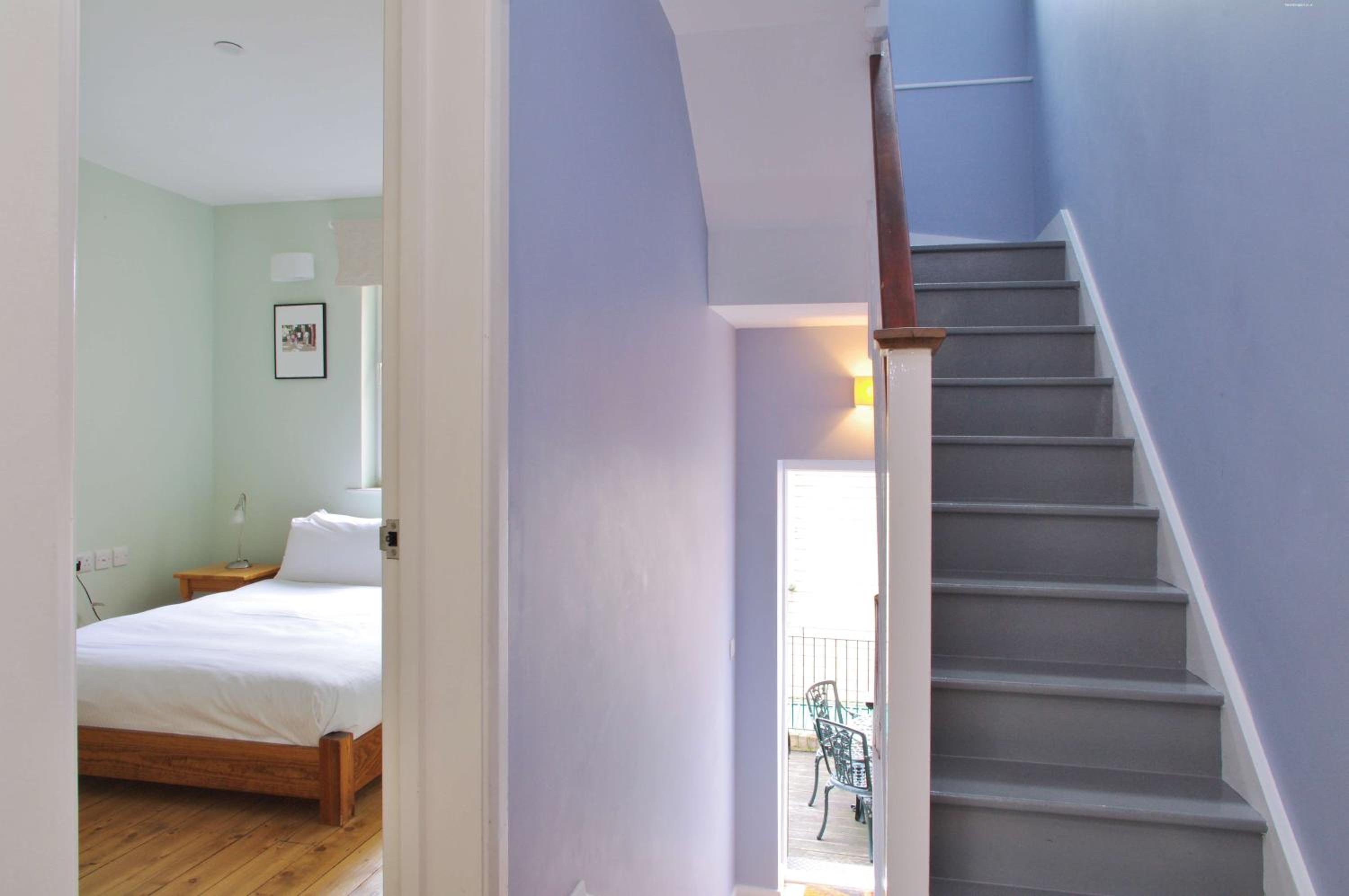 Spacious 275 sqm Apartment with King Beds, 4 min to Waterloo