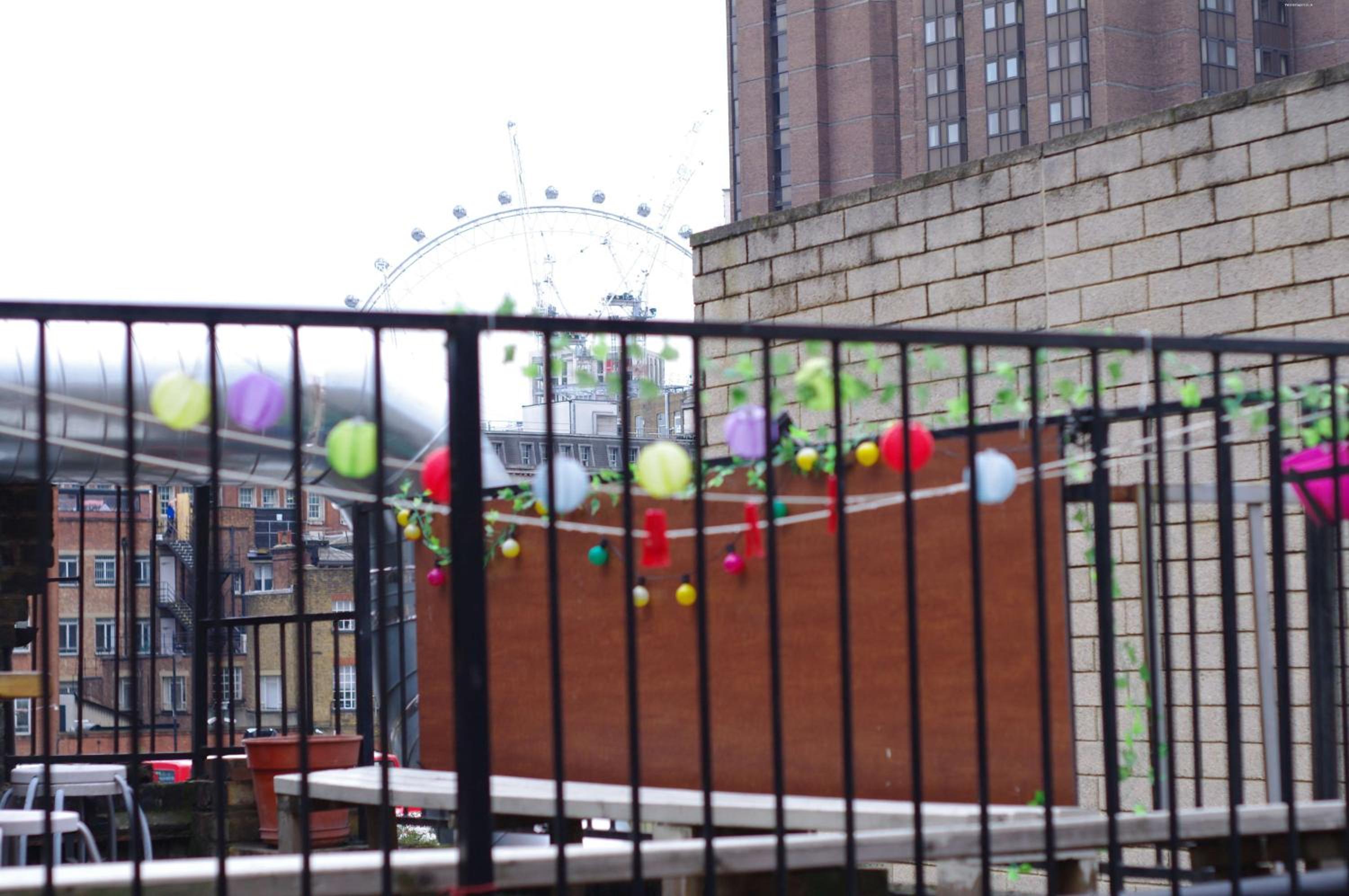 Spacious 275 sqm Apartment with King Beds, 4 min to Waterloo