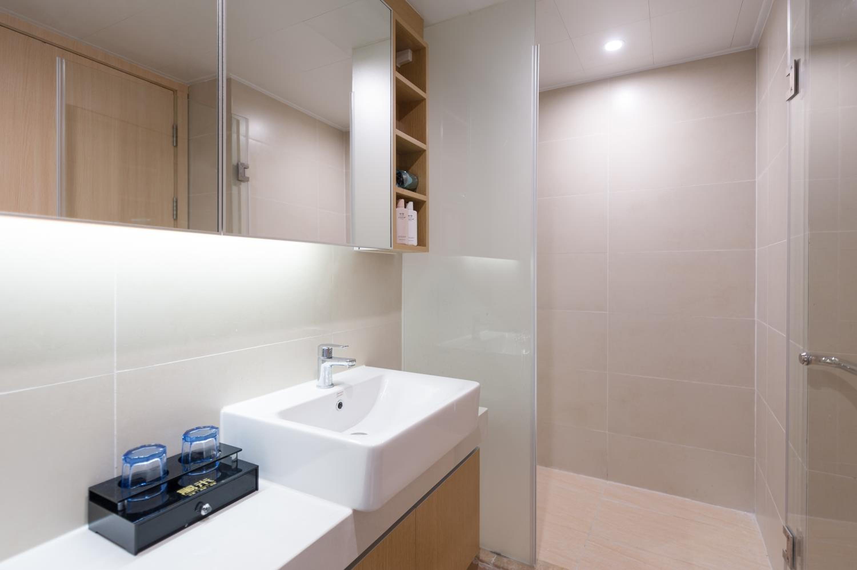 Yumi Huanju Apartment -广州东站 燕塘地铁站店