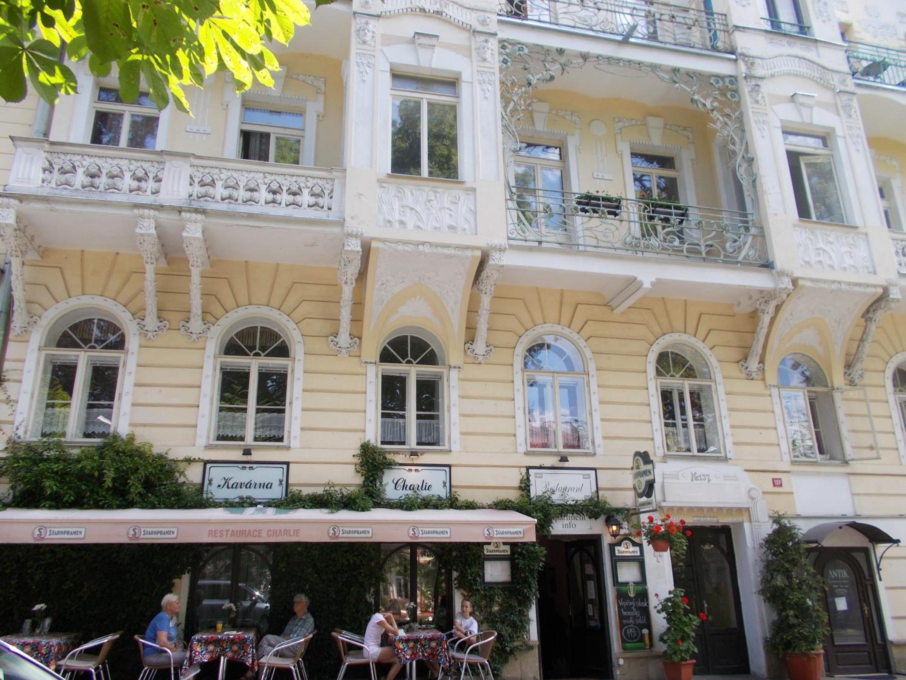 Hotel Edward - Image 1