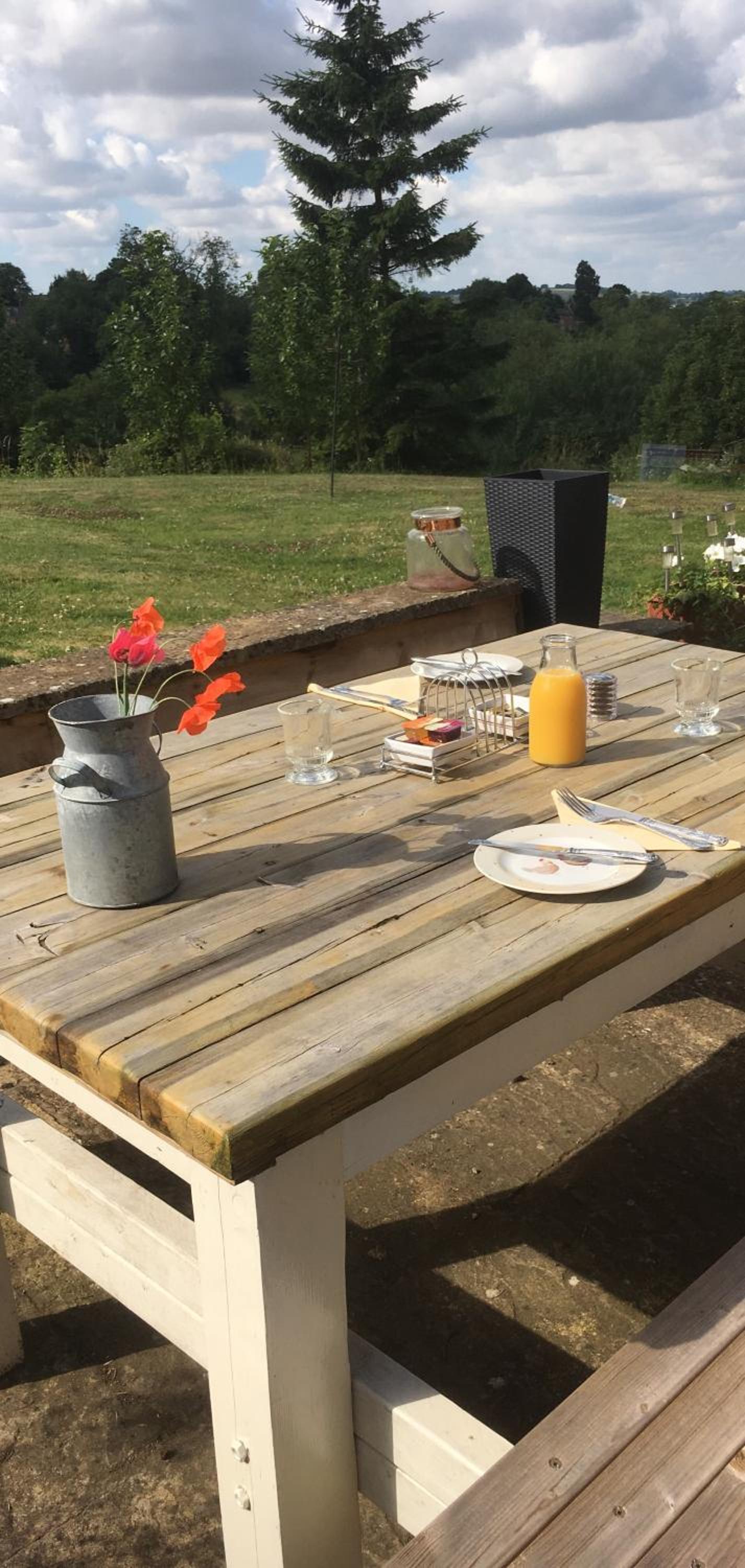 Hotel The Cherry Tree Gypsy Wagon - Image 1