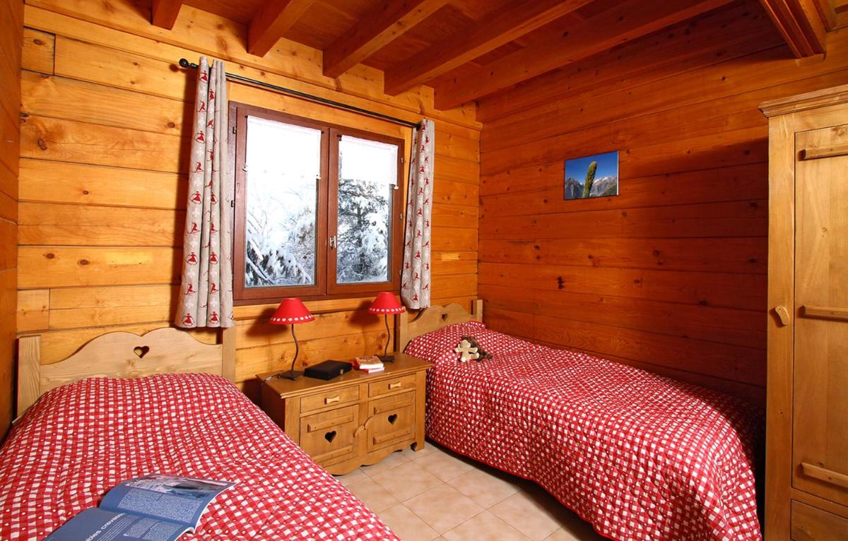 Odalys Chalet Le Ponton view 4