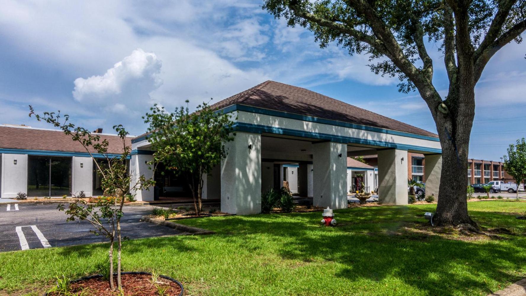 Hotel Rest and Relax Inn - Image 1