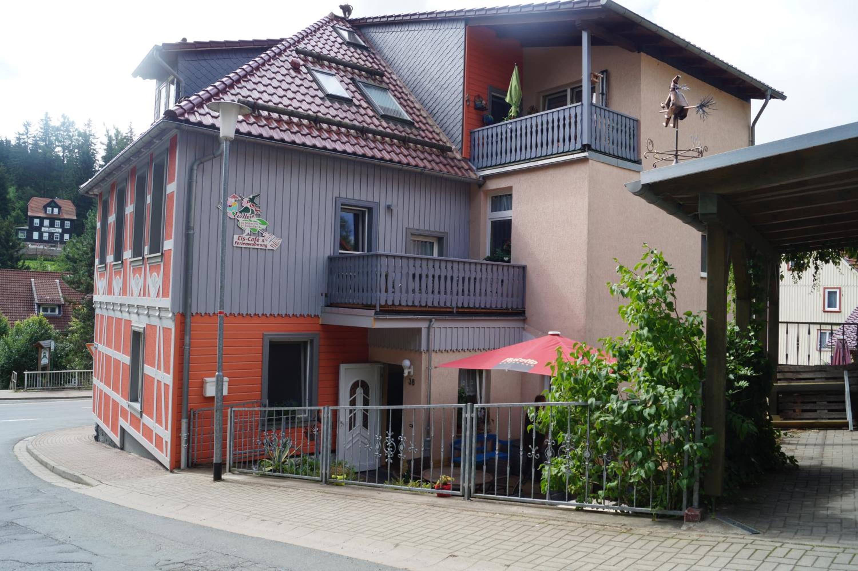 Photo 8