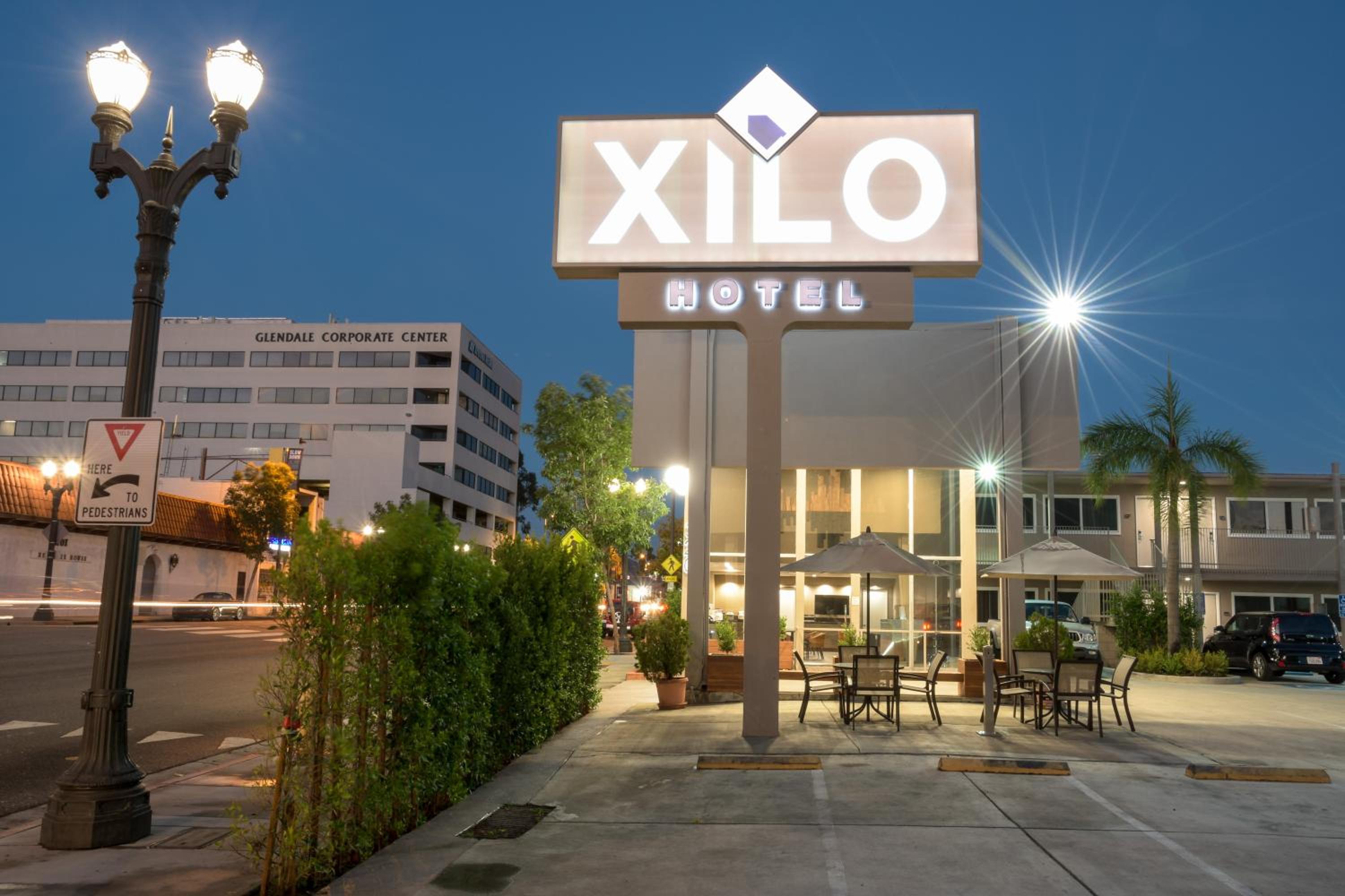 Hotel Xilo Glendale - Image 1