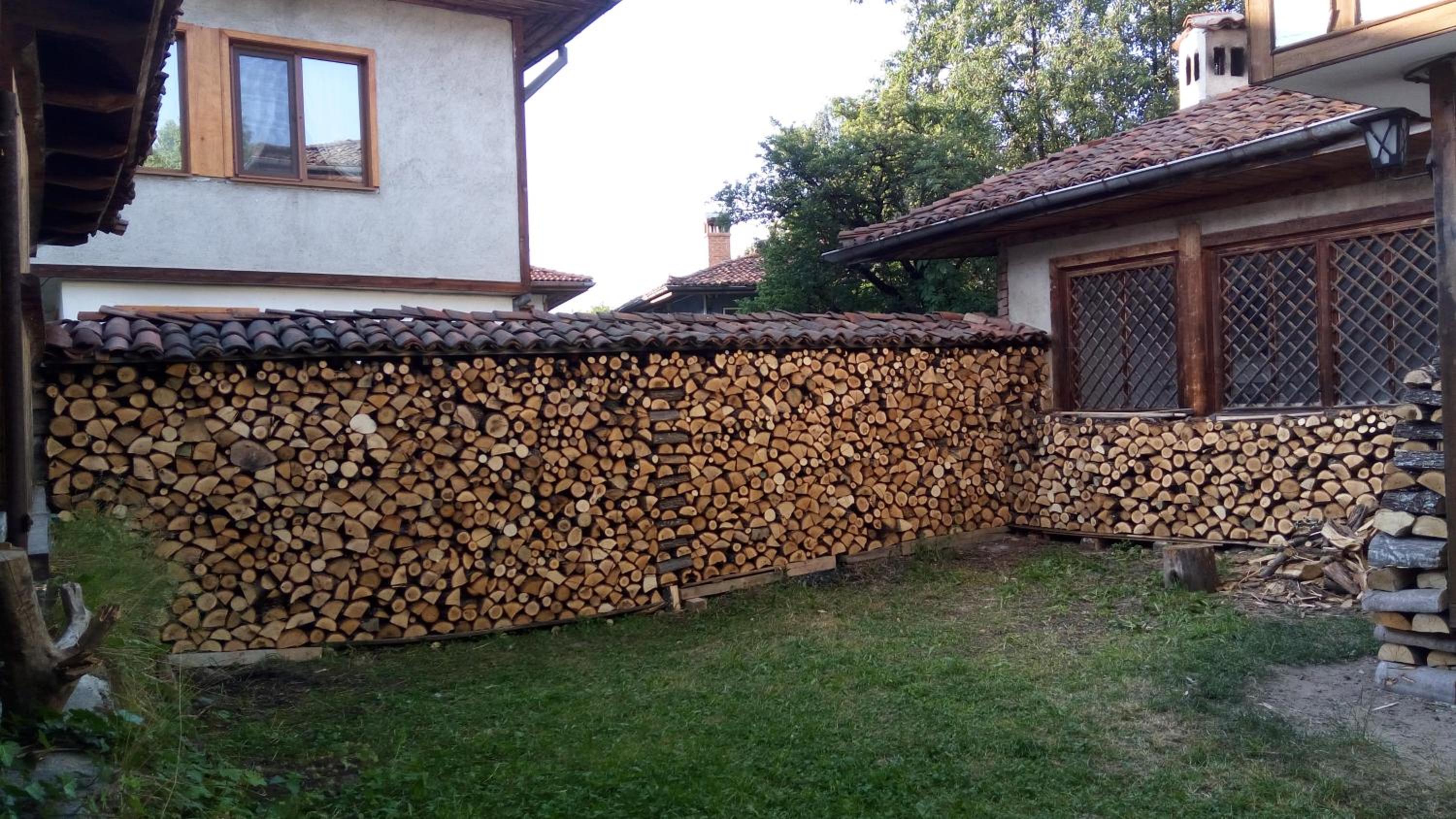 Villa Lyutovi Holiday Home