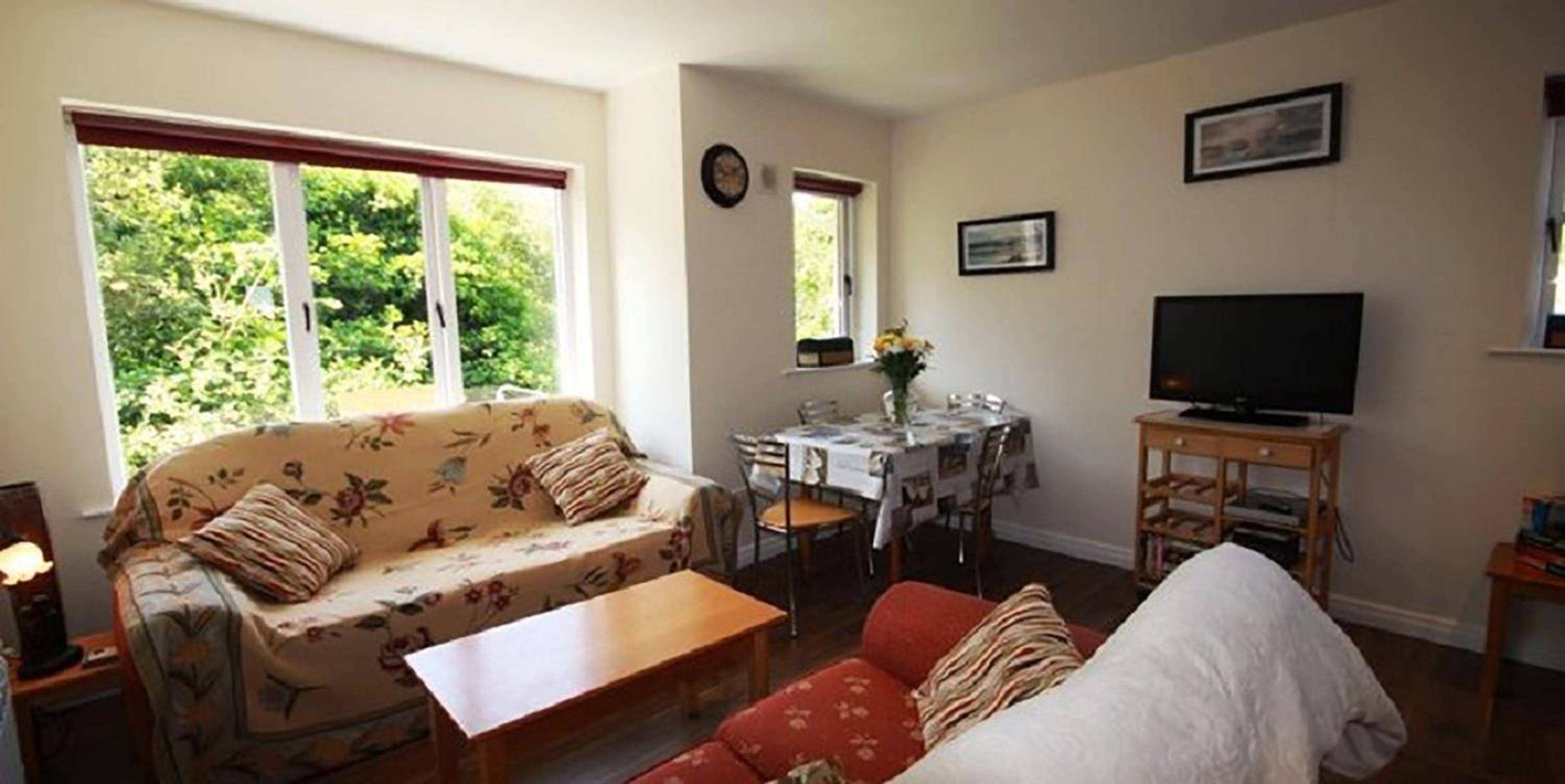 93 Clifden Glen Holiday Home