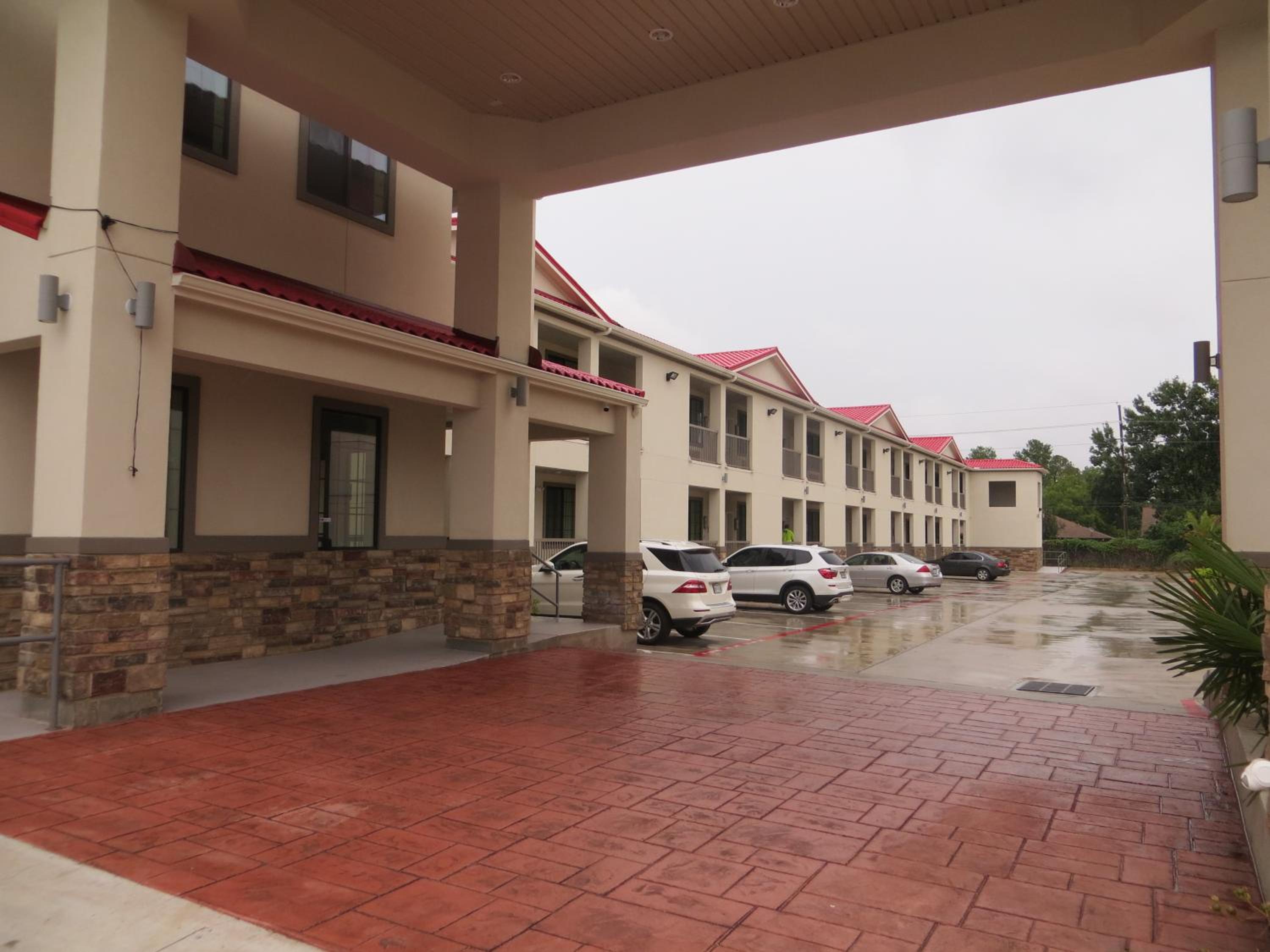 Scottish Inn and Suites