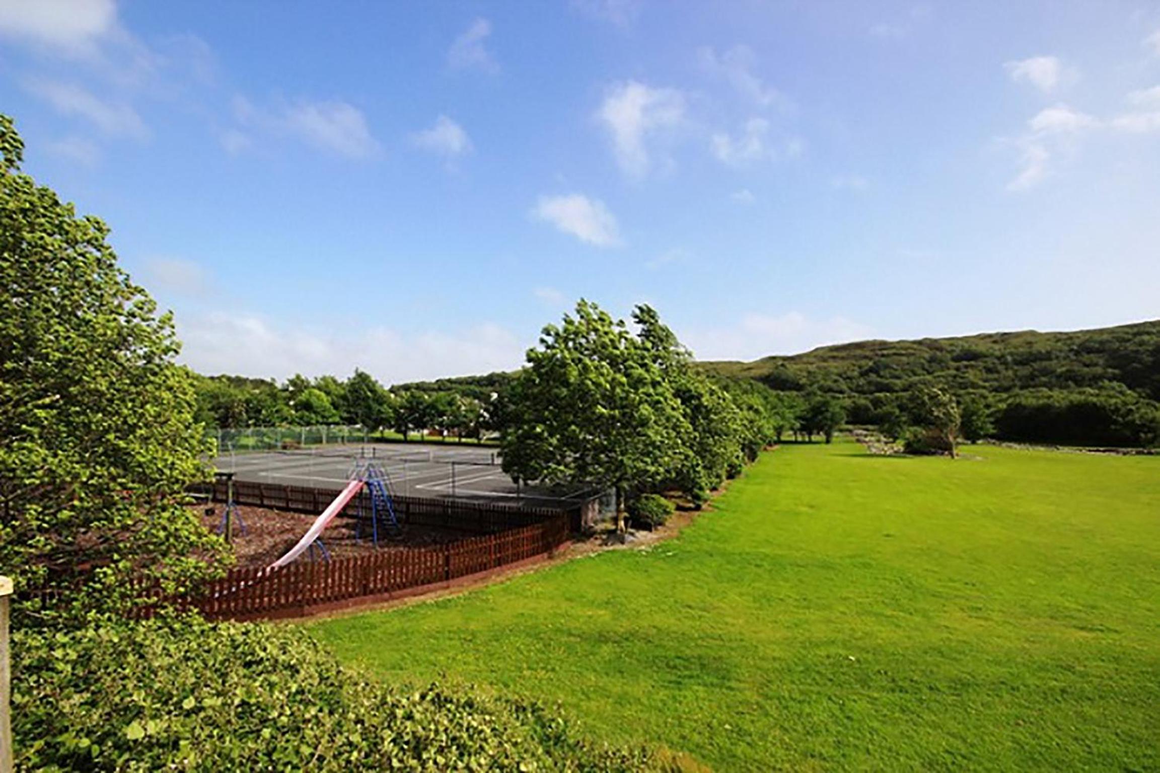 93 Clifden Glen Holiday Home