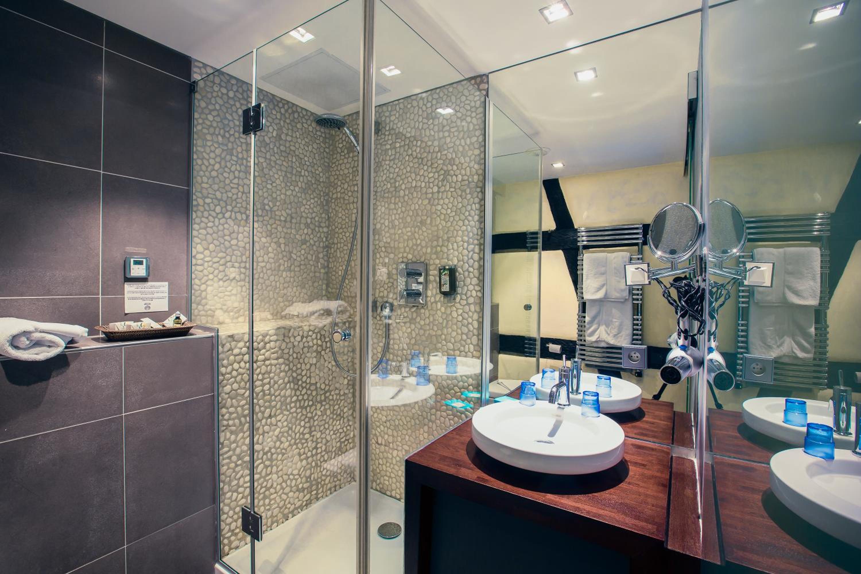 Le B. Suites, Chambres & Restaurant