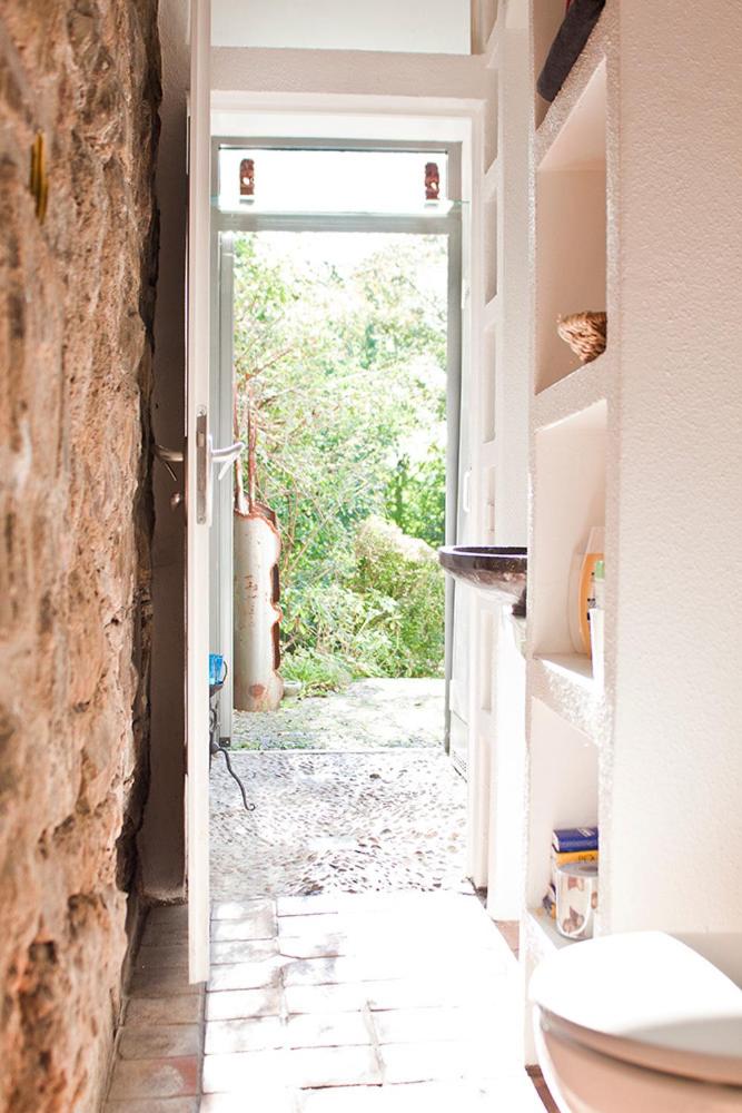 Das Trafohaus en Solingen — bathroom