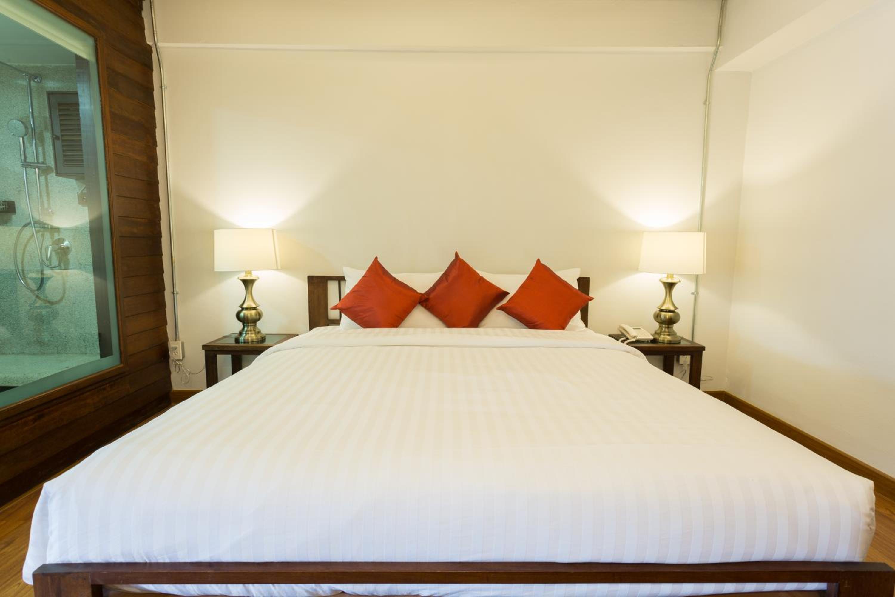 NightBazaar Inn Hotel 9