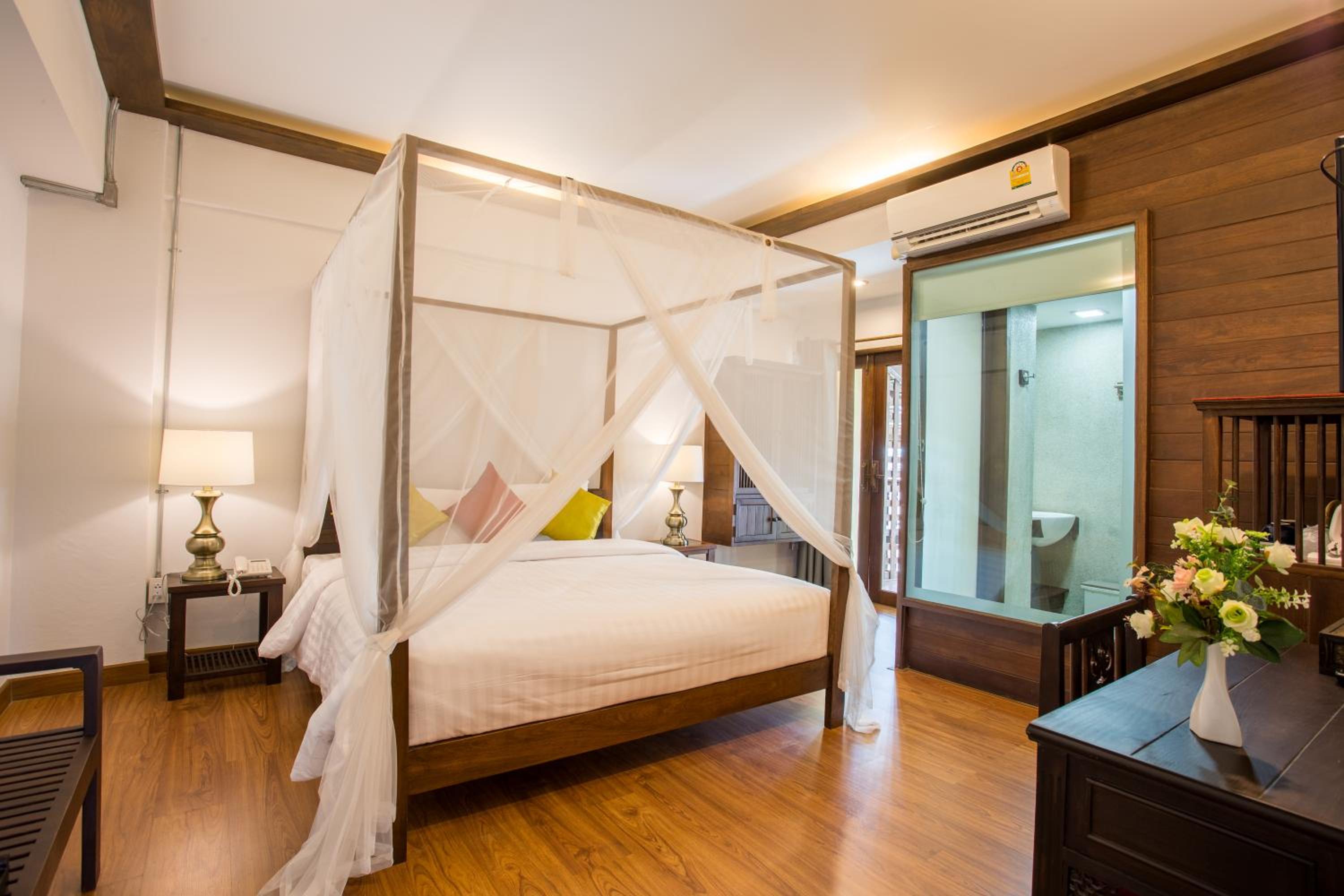 NightBazaar Inn Hotel 12