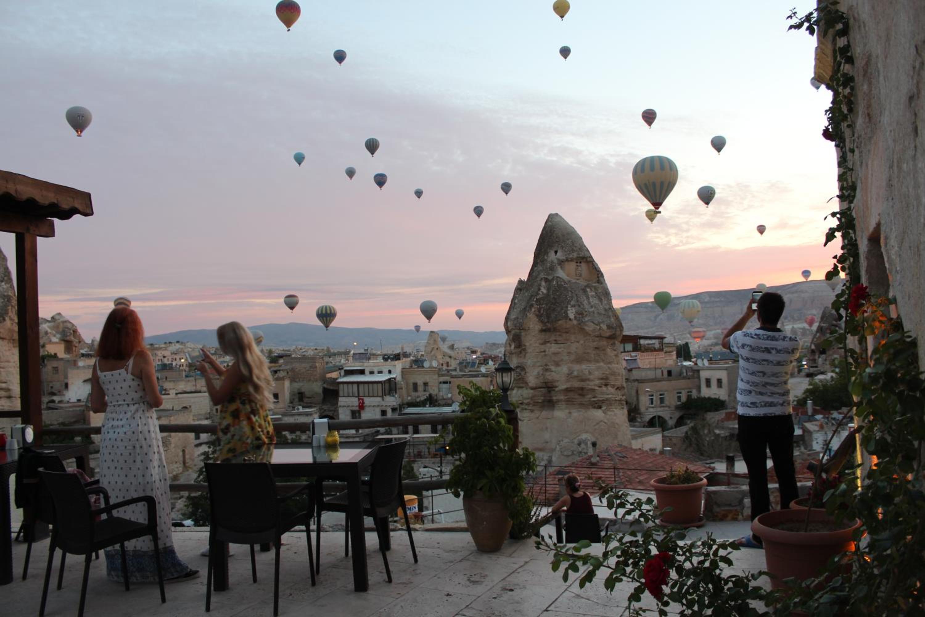 Shoestring Cave House - Image 128