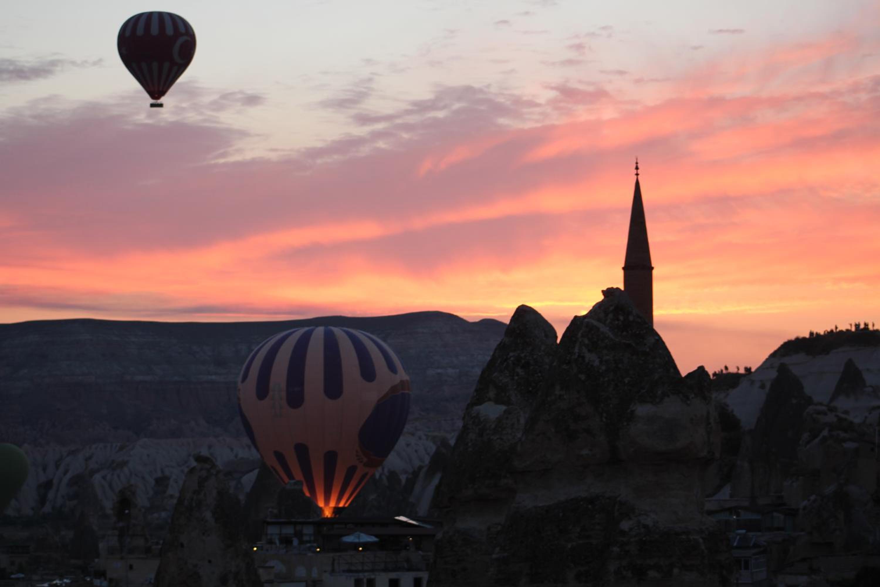 Shoestring Cave House - Image 125