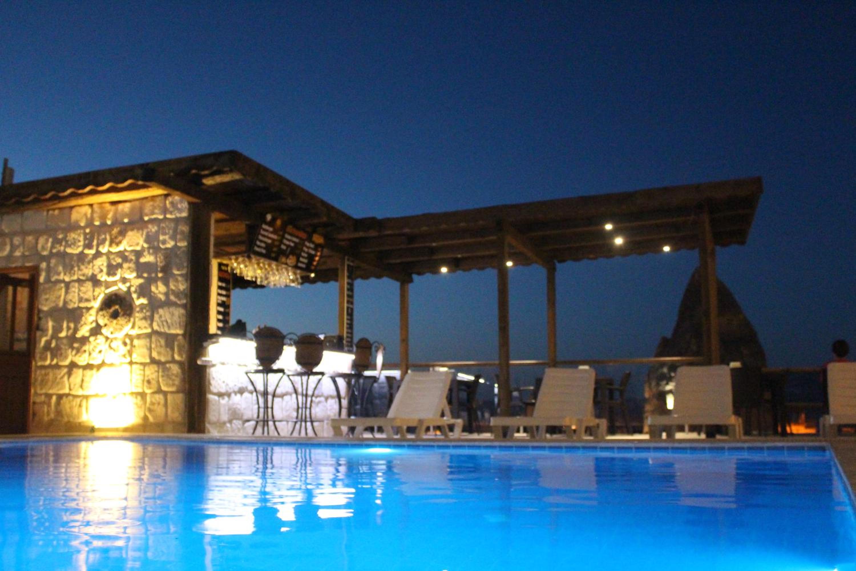 Shoestring Cave House - Image 106