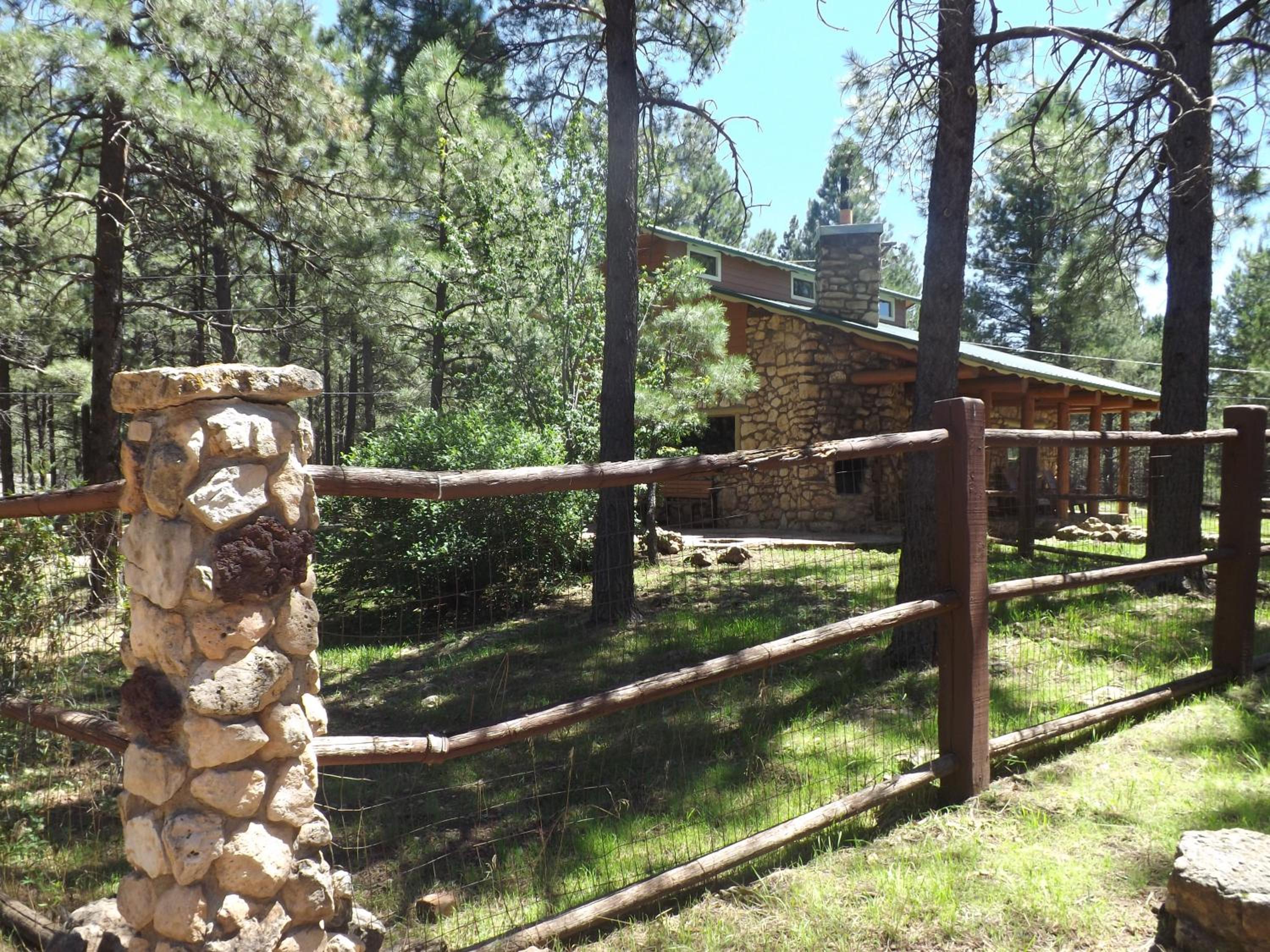 Arizona Mountain Inn & Cabins