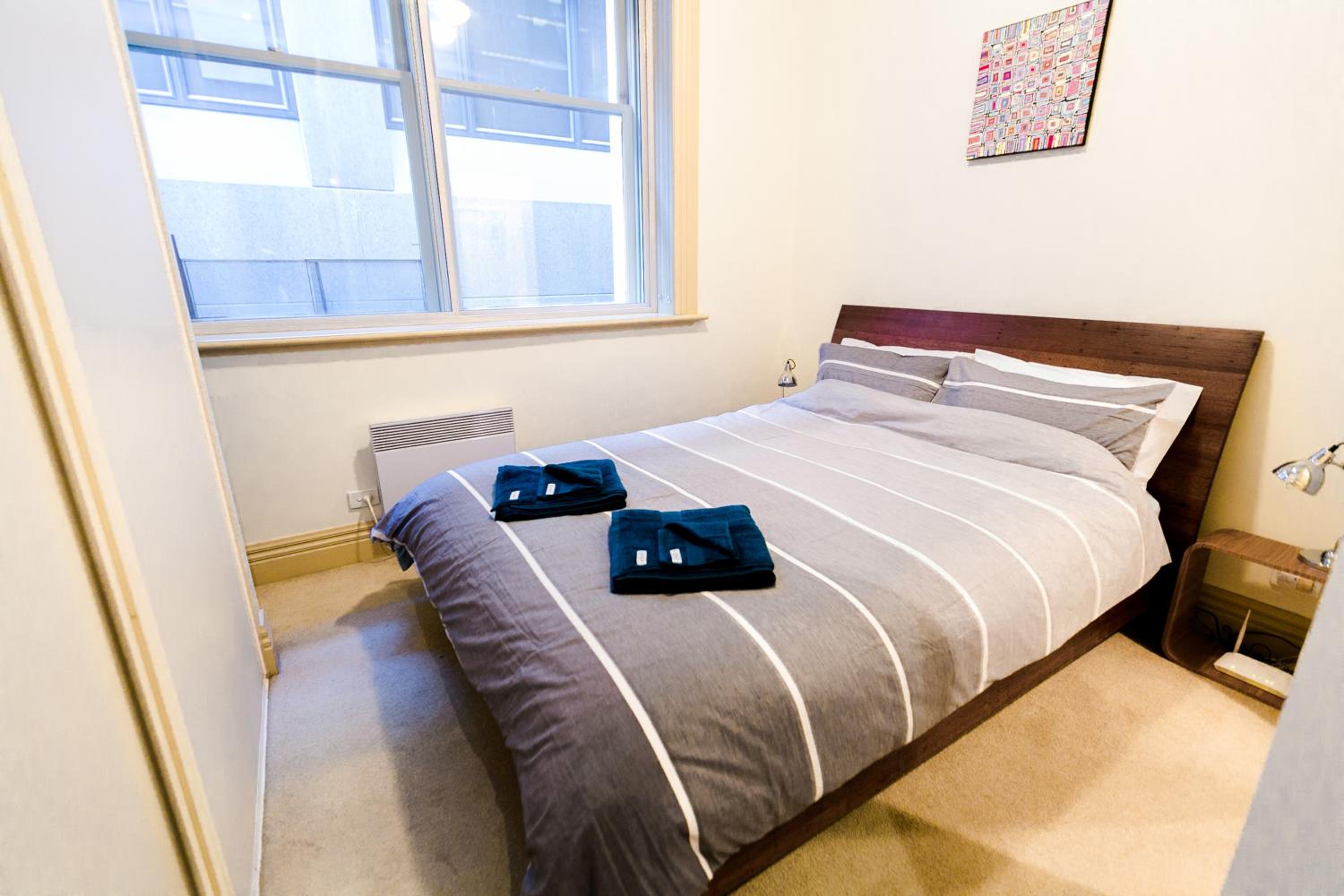 Flinders Lane Superior Studio Apartment - Image 2