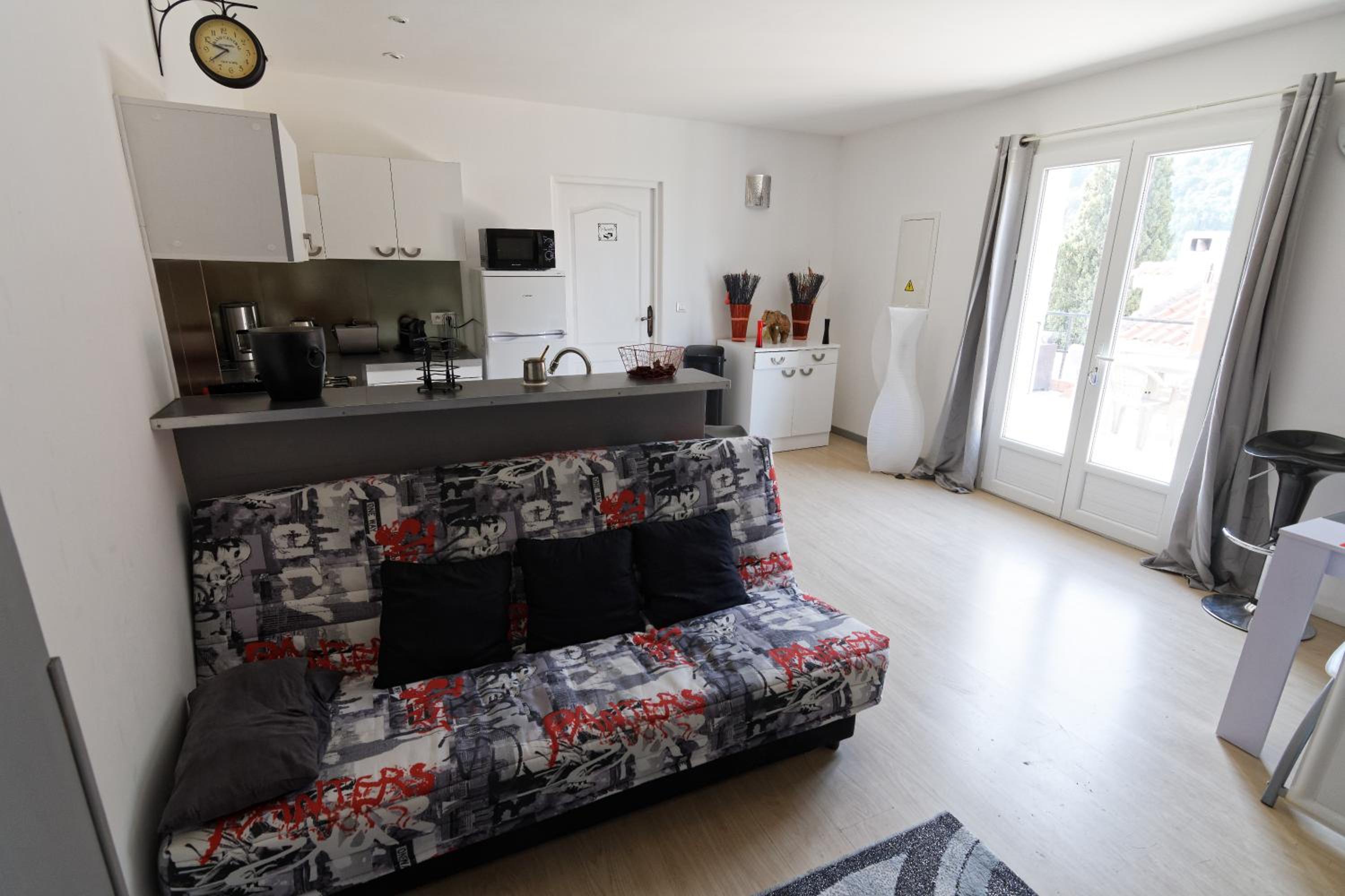 Photo 8