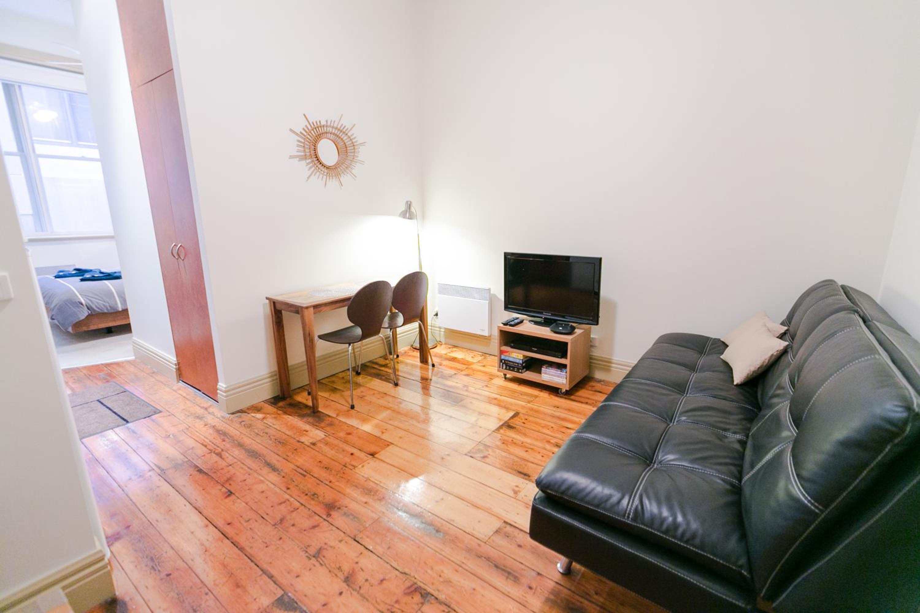 Flinders Lane Superior Studio Apartment