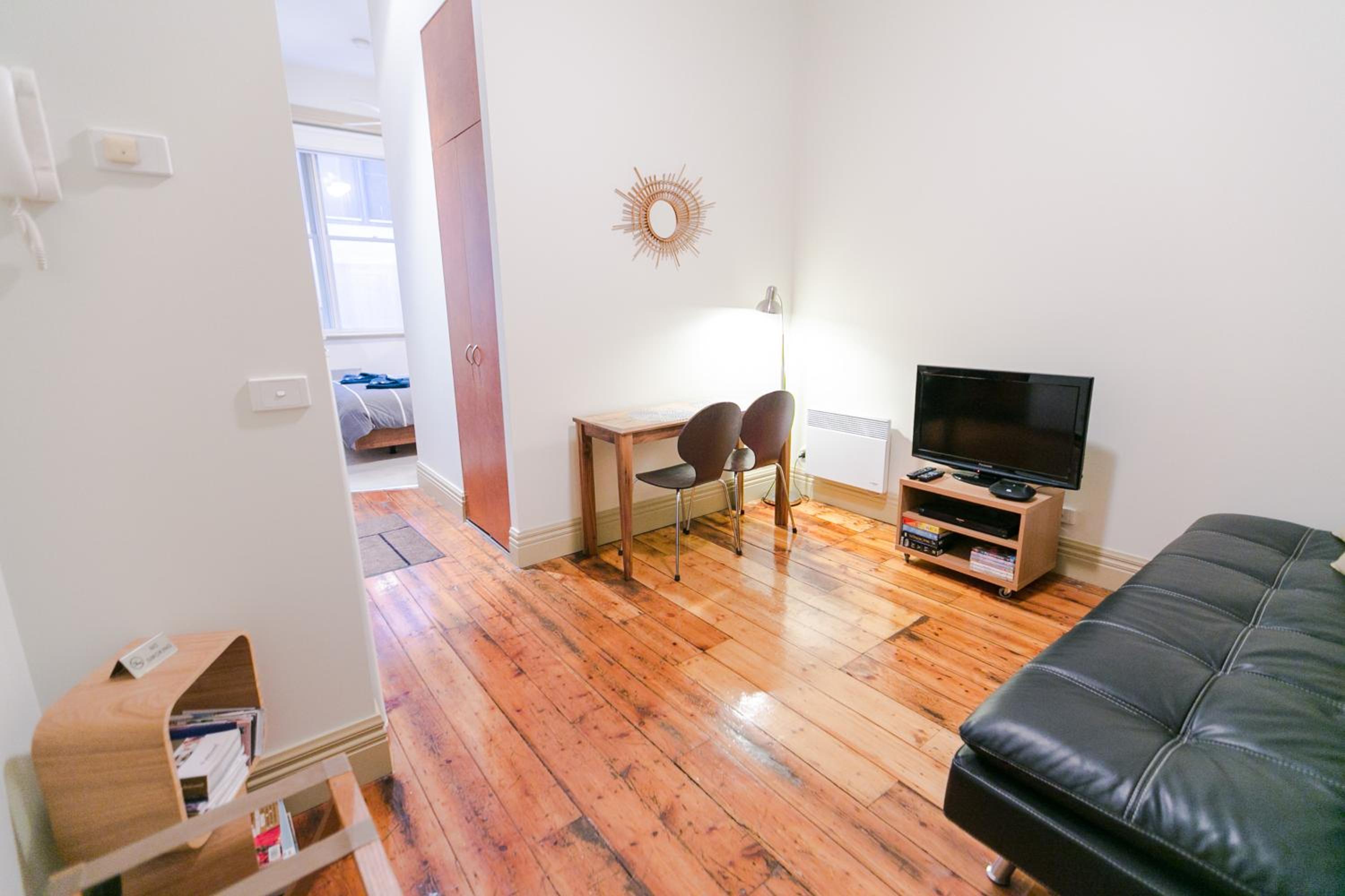 Flinders Lane Superior Studio Apartment