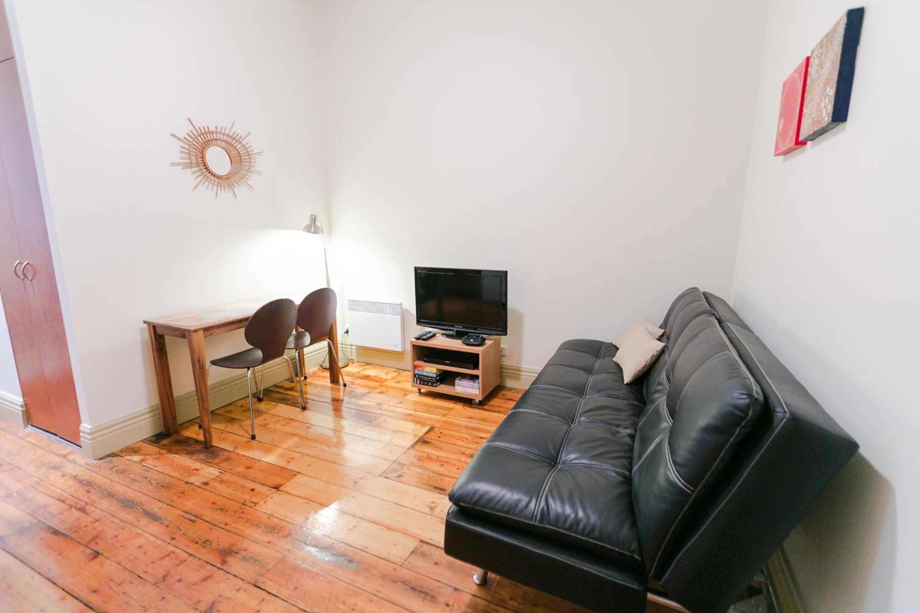 Flinders Lane Superior Studio Apartment