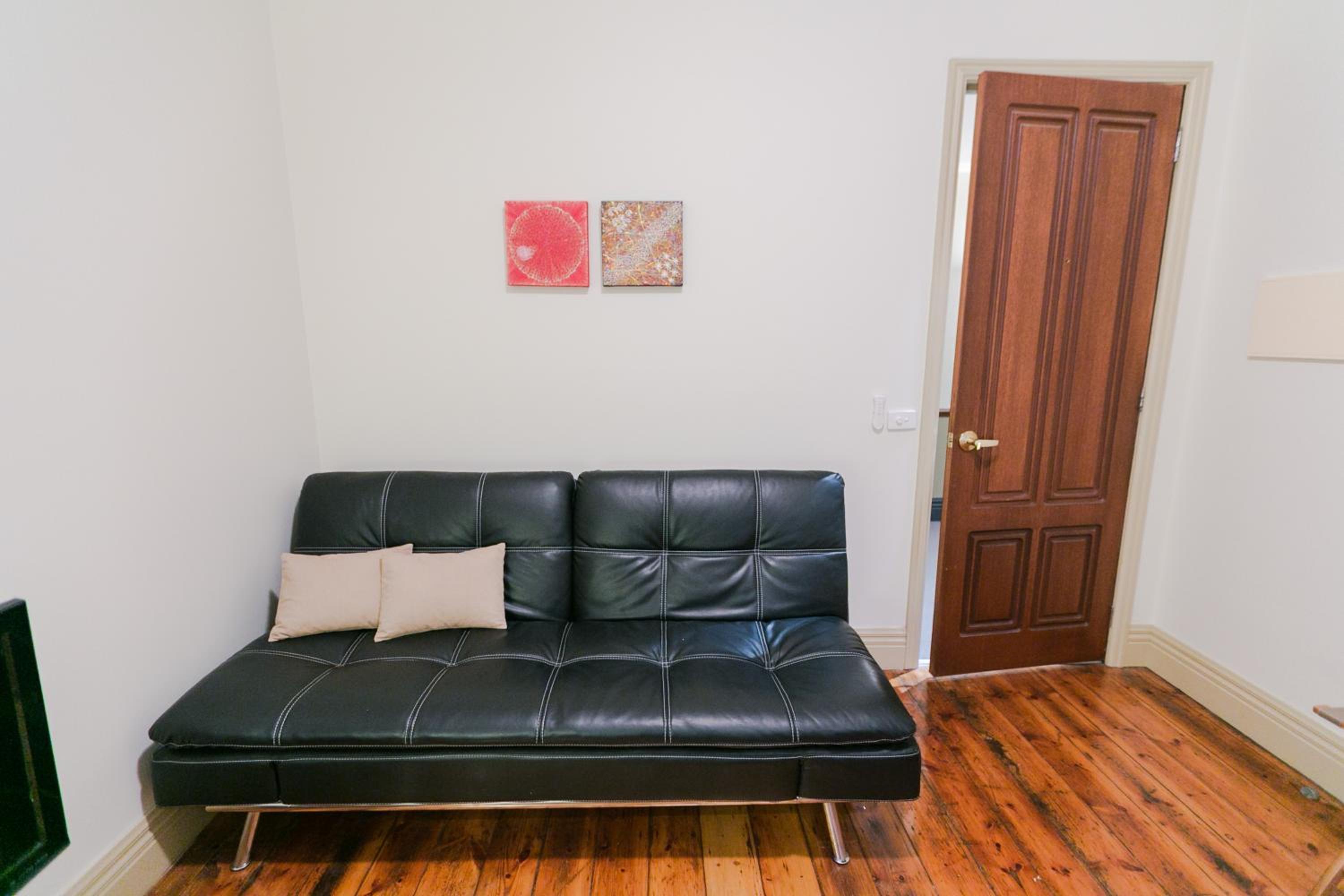 Flinders Lane Superior Studio Apartment