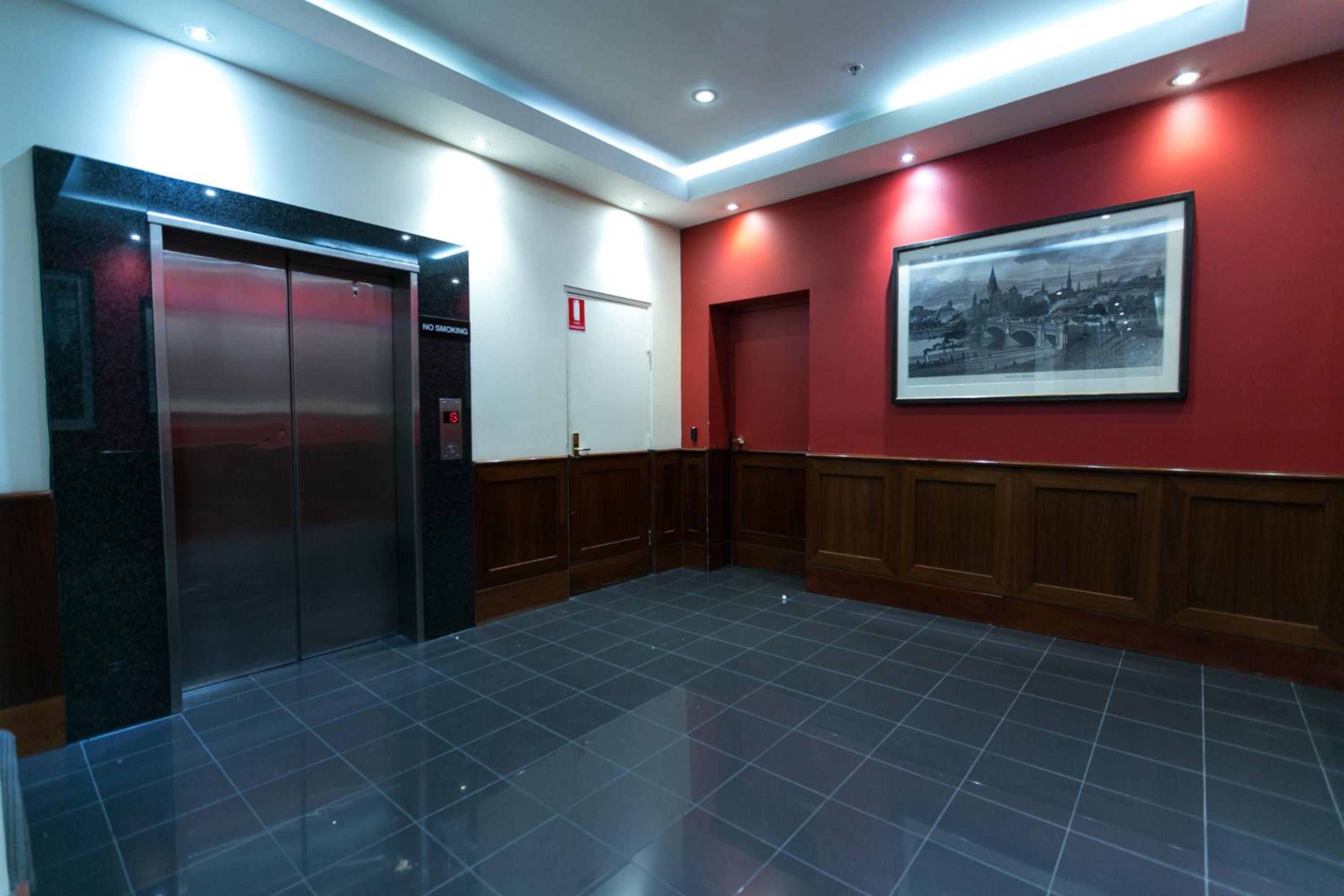 Flinders Lane Superior Studio Apartment