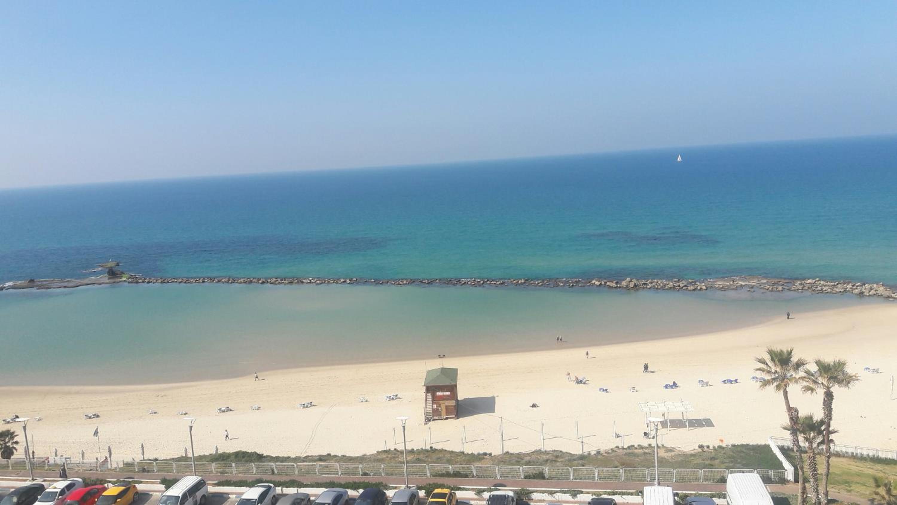 612 apartment on the beach